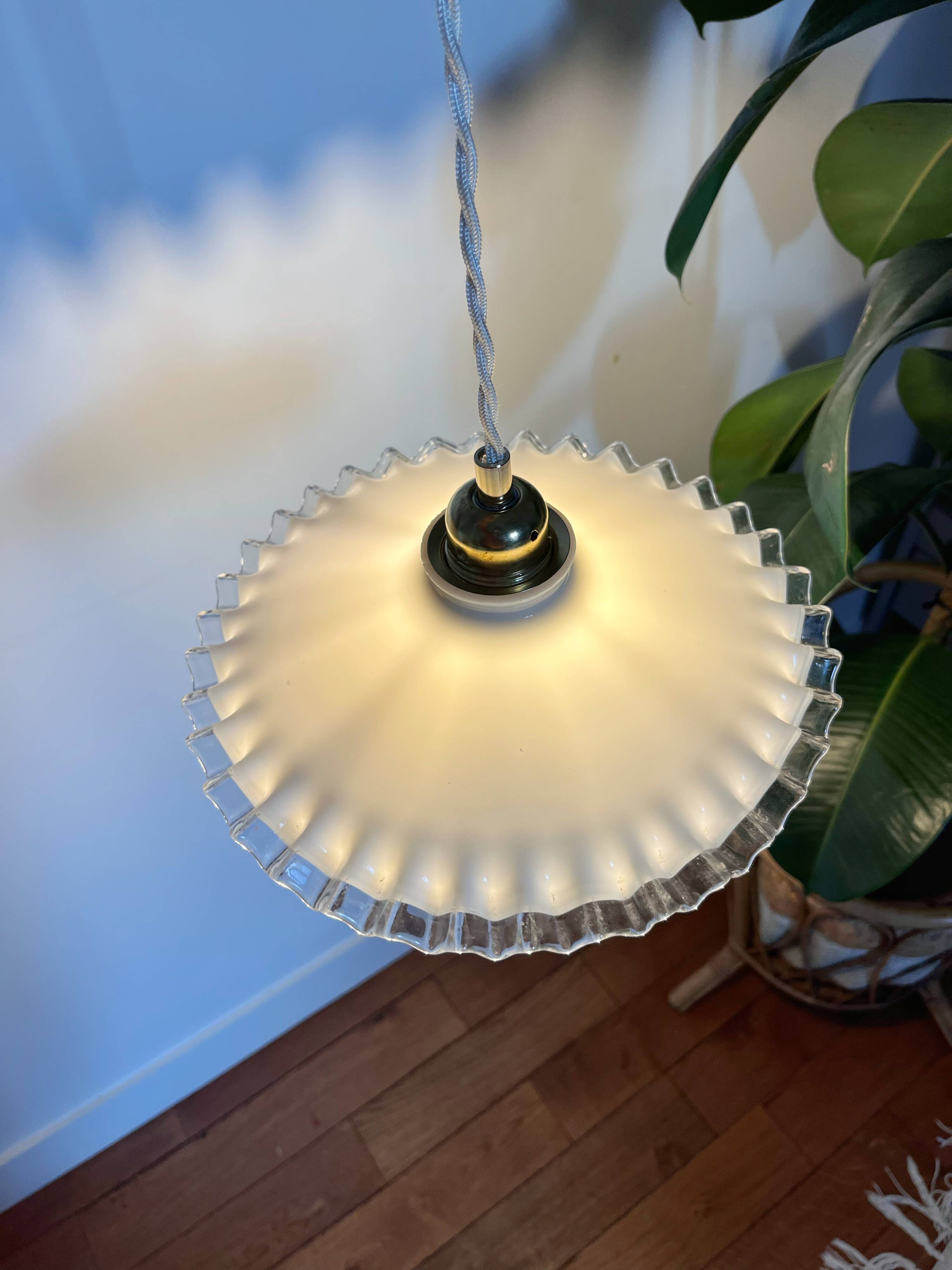 Suspension in flat serrated opaline from the 1950s - many models available