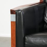 Fauteuil Art Déco en cuir de vache au design élégant