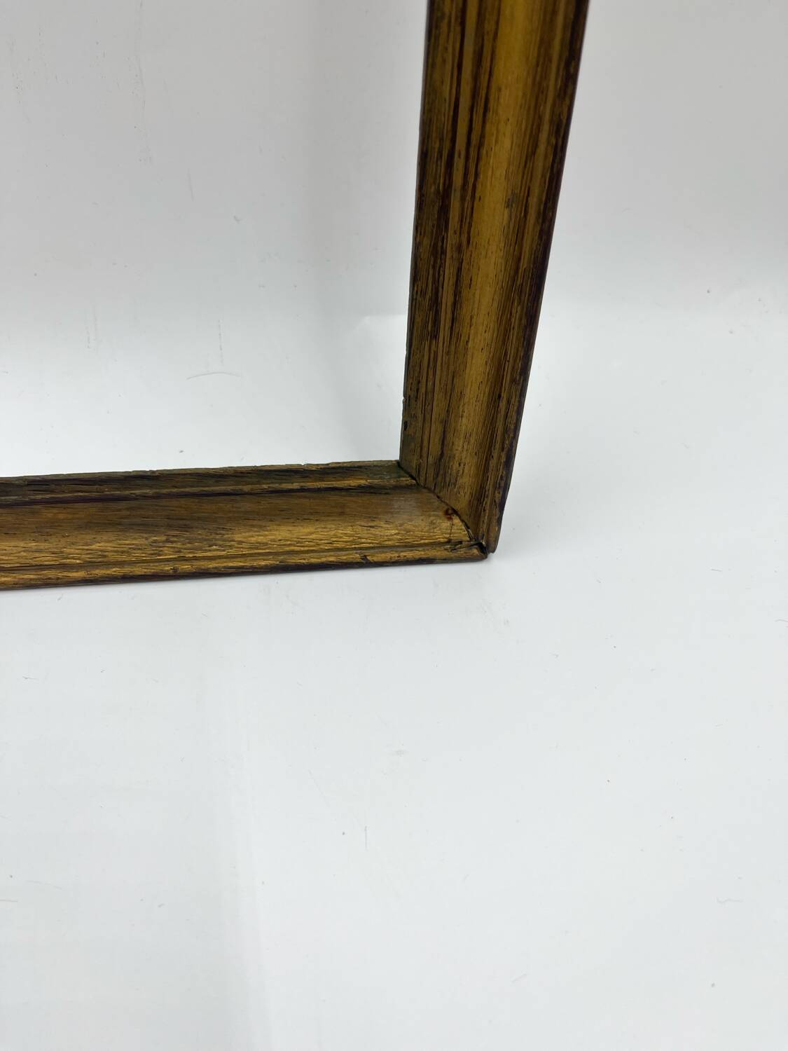 Light wood frame Old gold