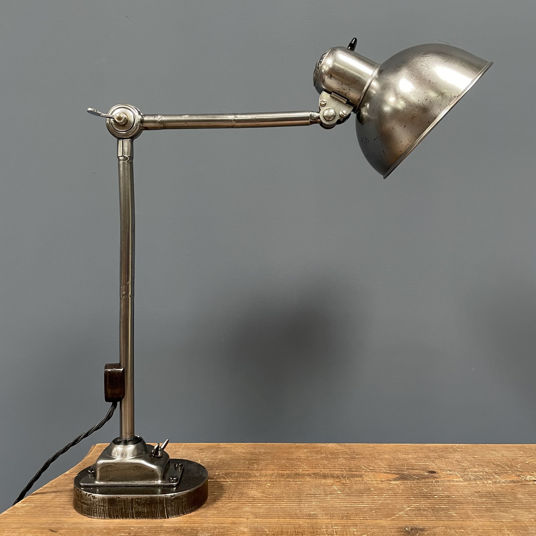 Lampe de table d’atelier Kaiser idell modèle 6726 polie des années 1930
