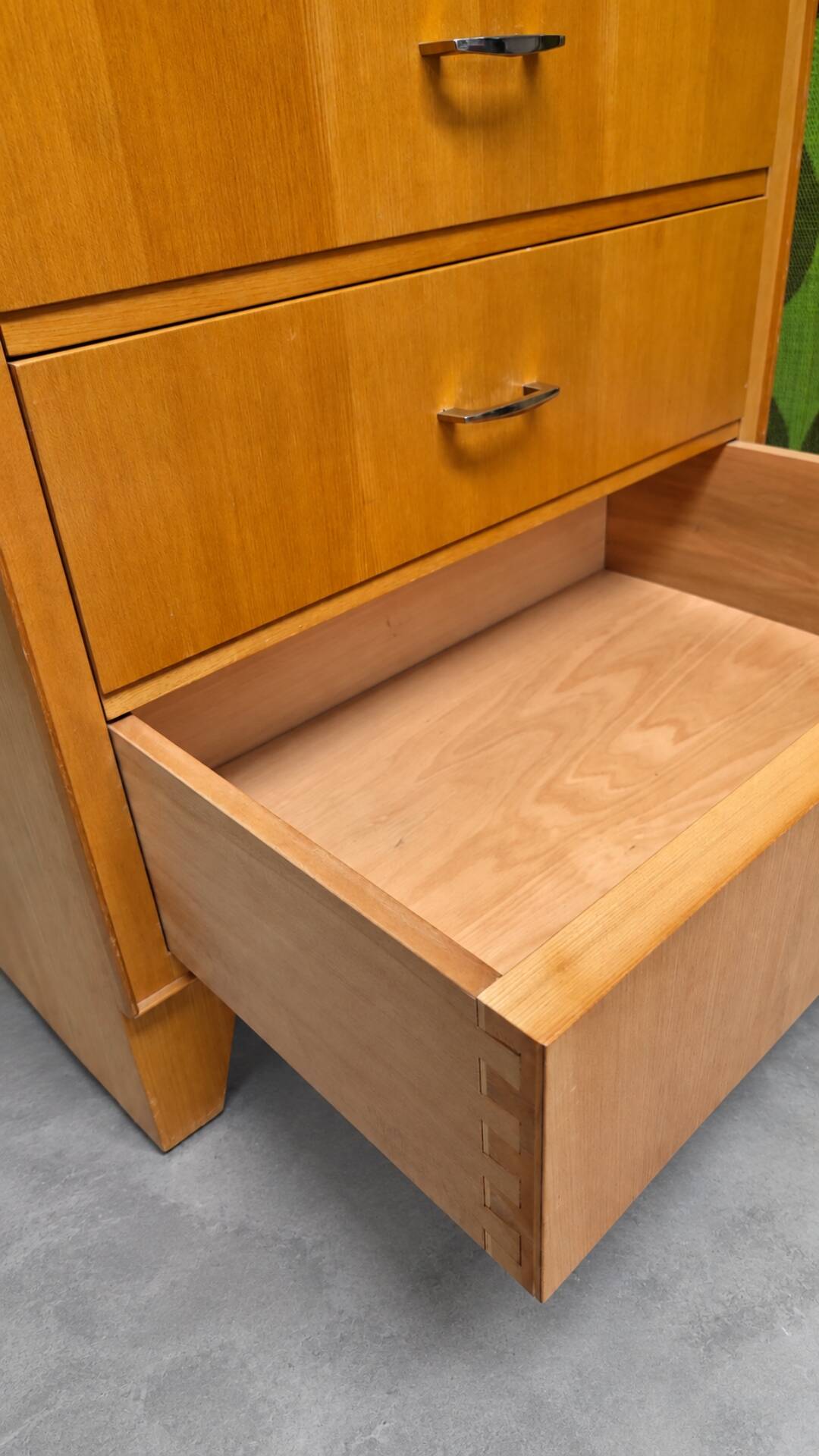 Vintage 1960s chest of drawers - 4 drawers - leg frame