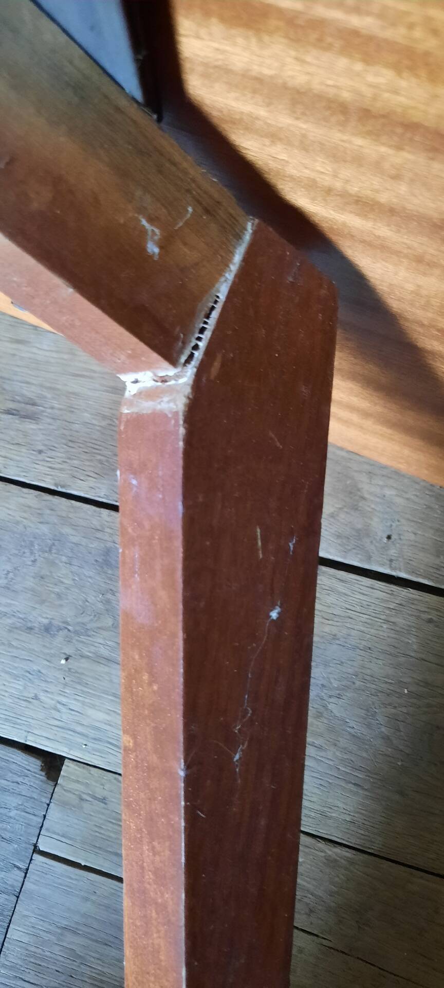 Rotating floor bookshelf