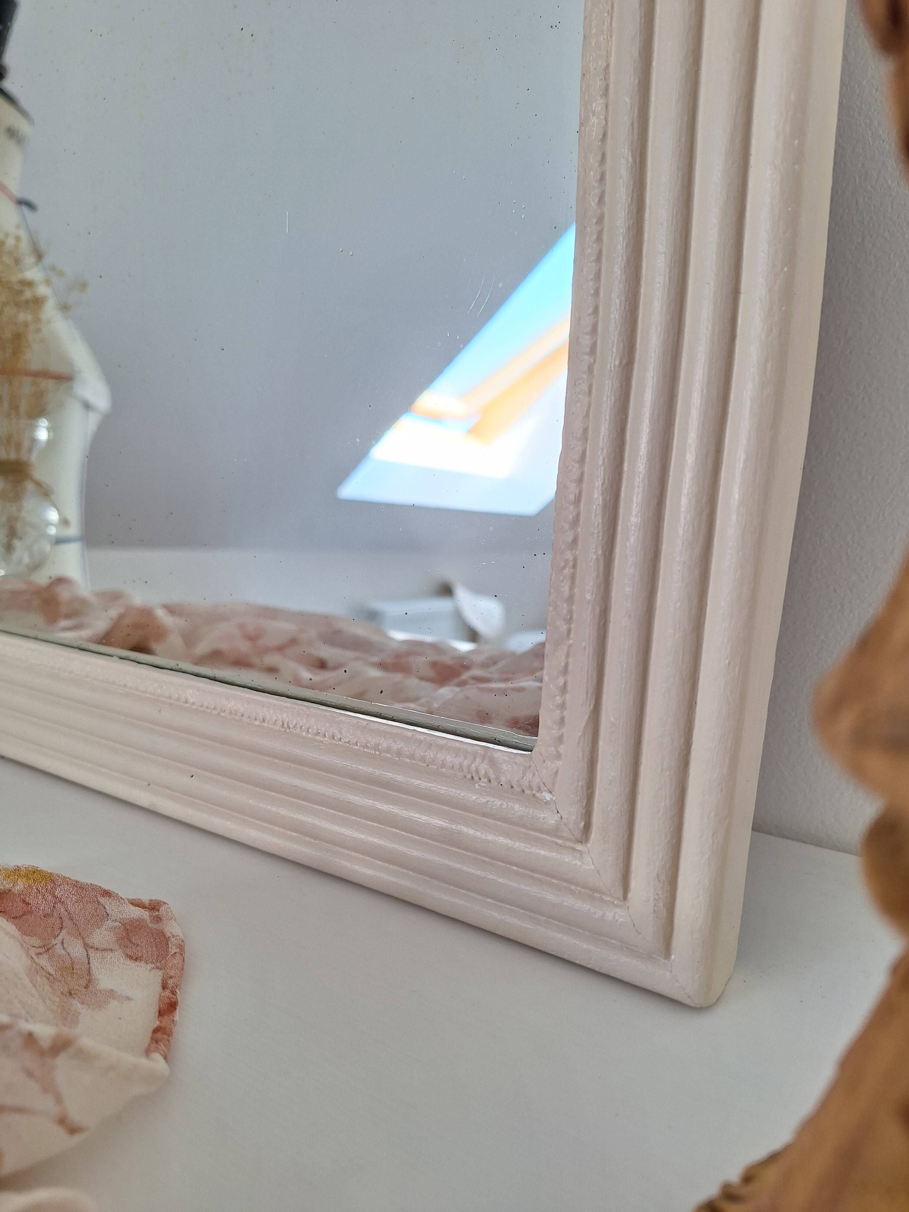 Miroir biseauté et mouluré beige