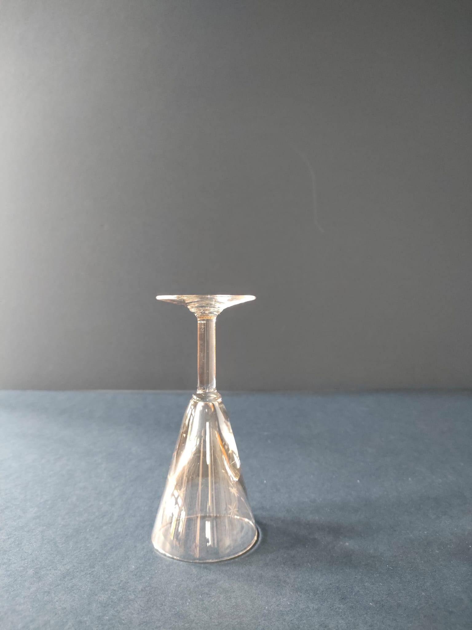 10 old glasses of white wine