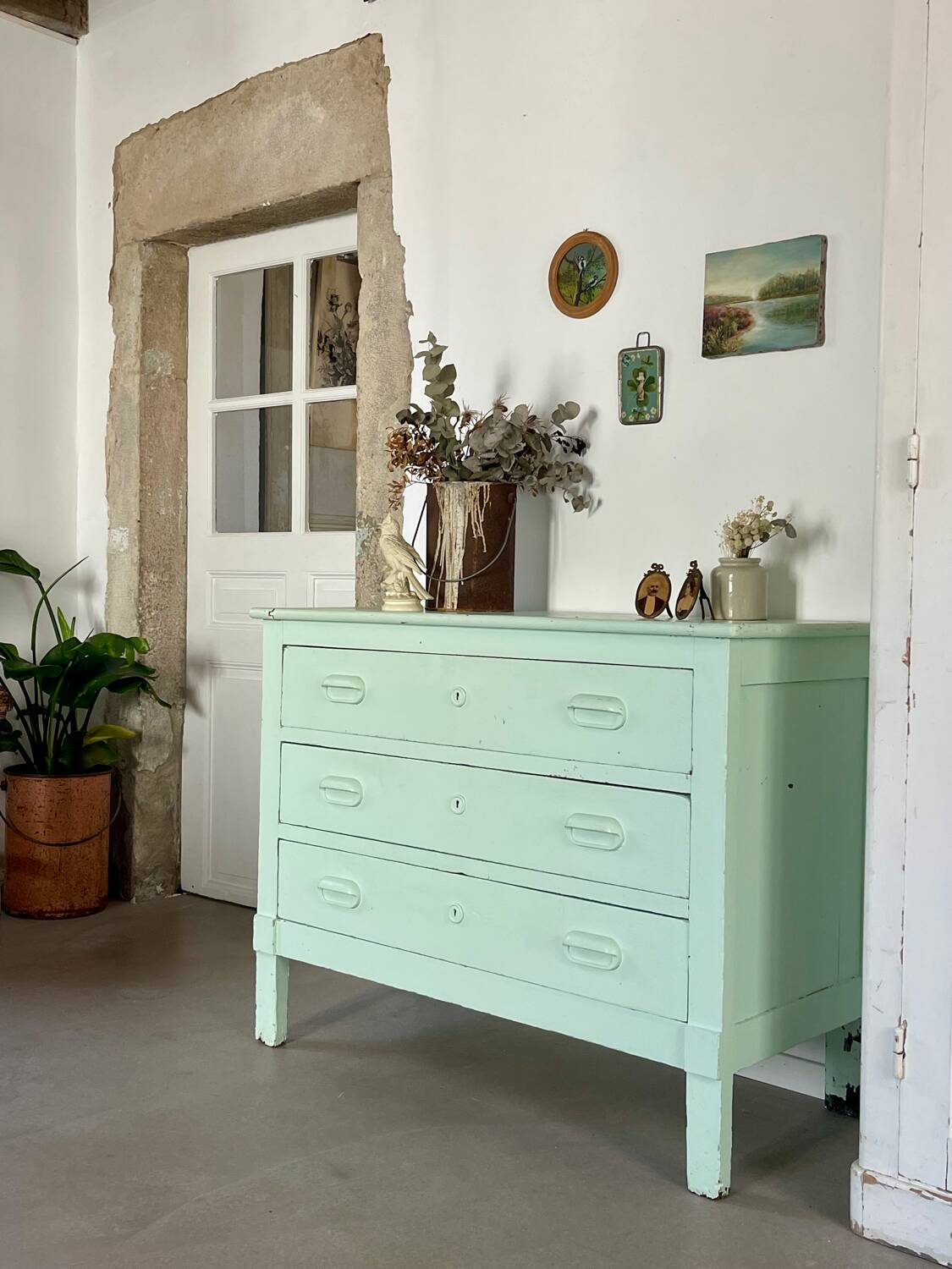 Oak chest of drawers