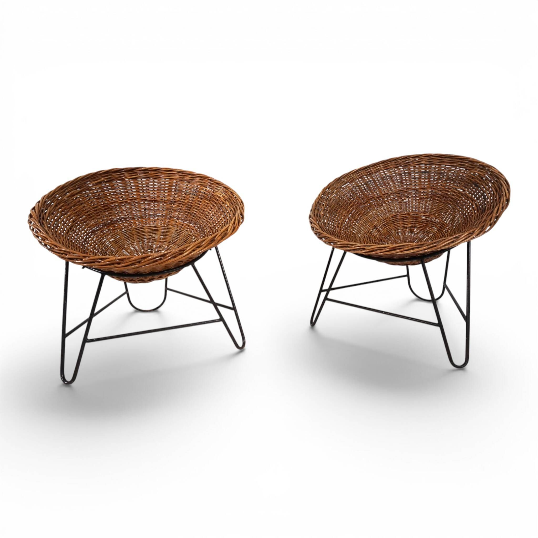 Pod Chairs – Pair of Rattan/Wicker Lounge Chairs on Metal Frame, 1970
