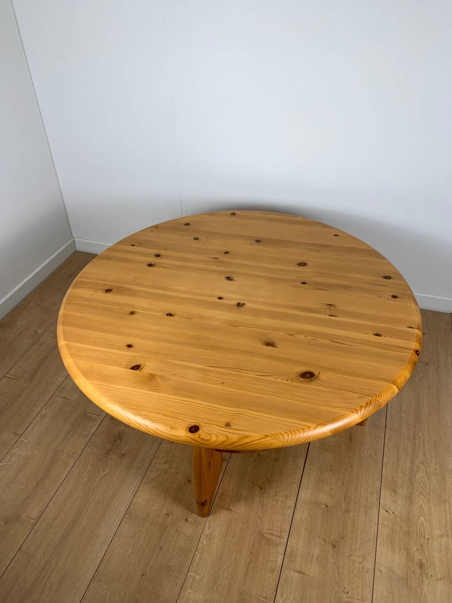 Modernist pine coffee table 1980/90