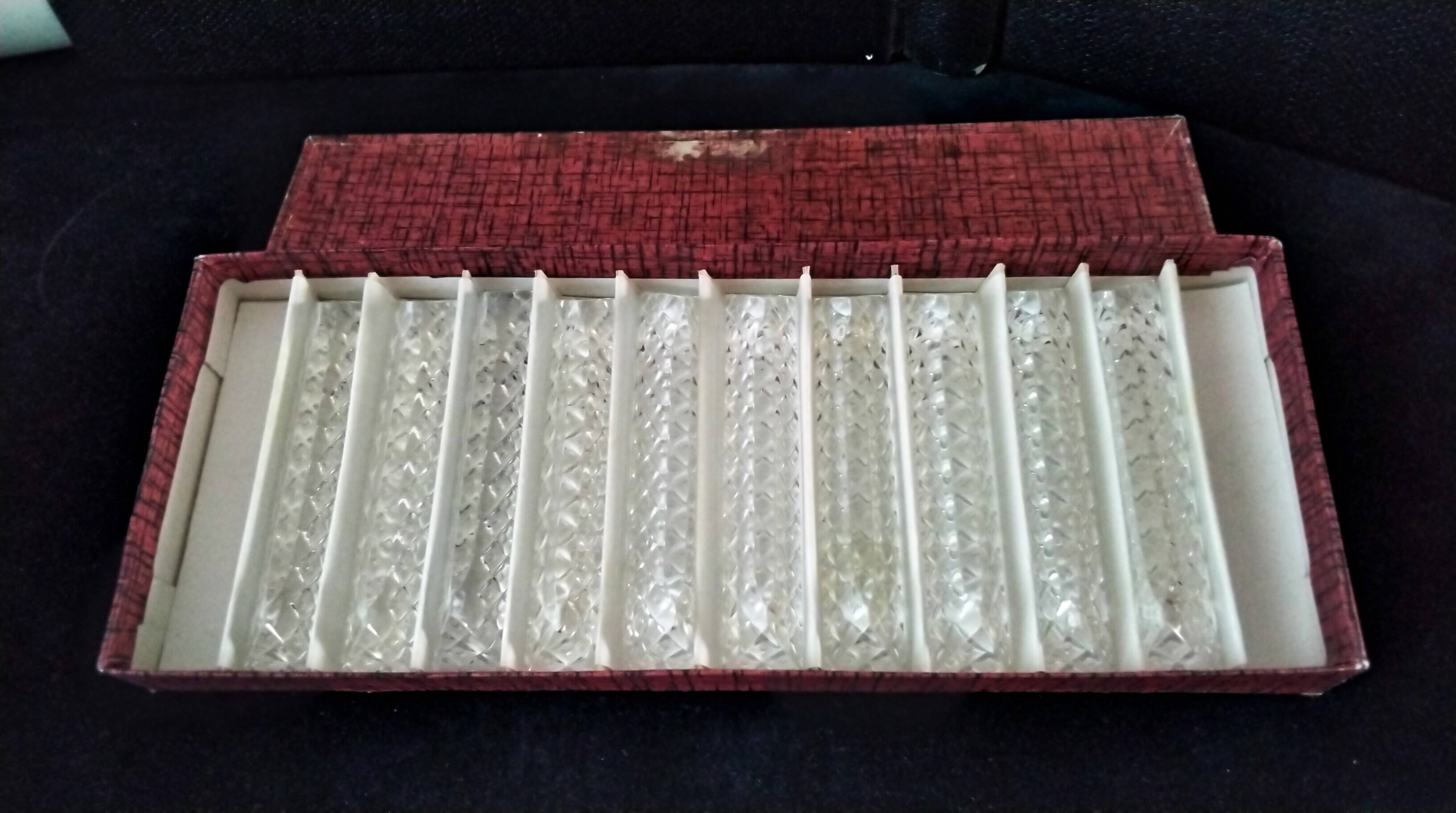 Set of 10 triangular lead crystal knife rests