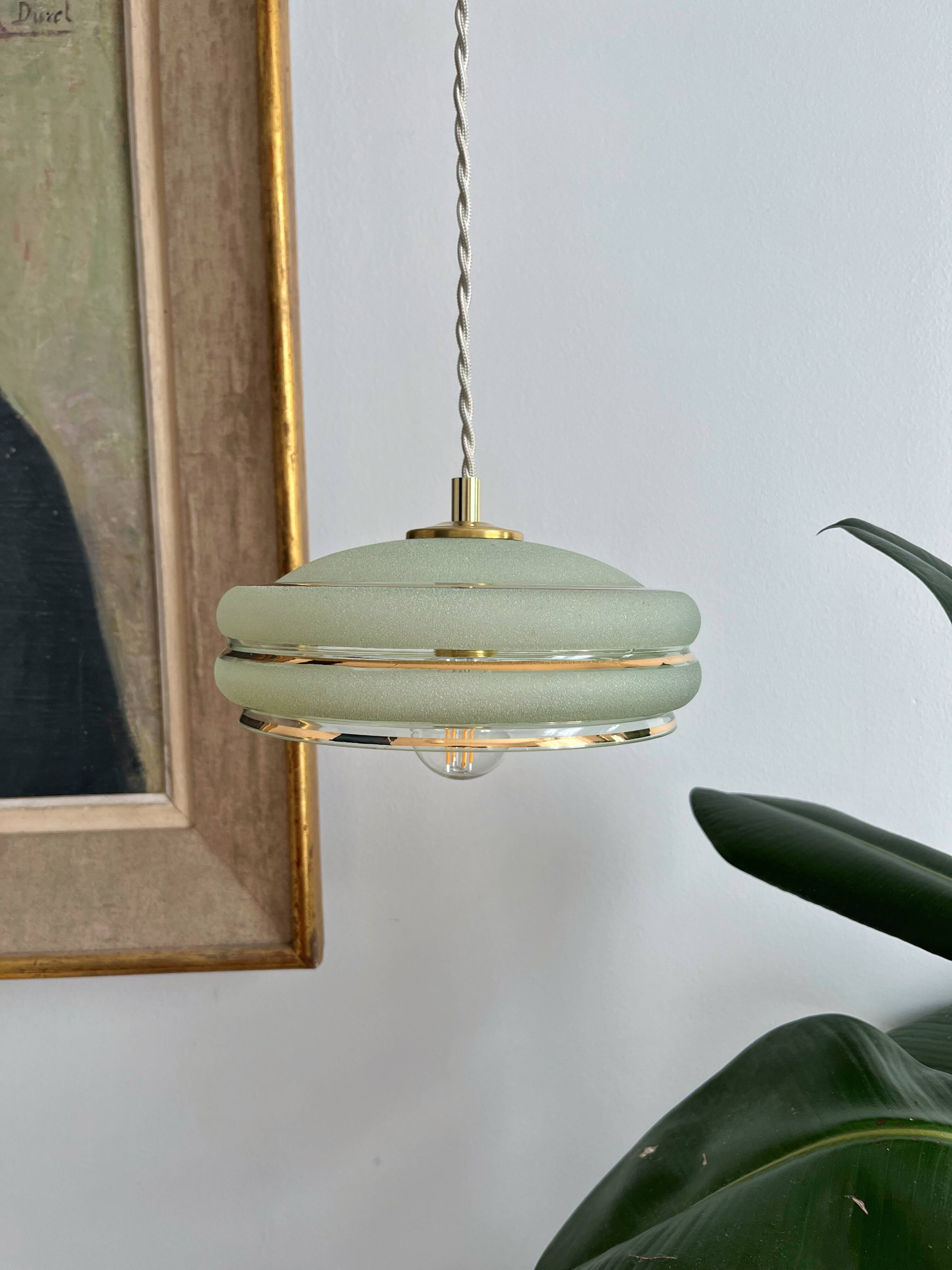 Suspension in green granite glass with gold edging - 4 copies in stock