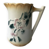 Pichet barbotine ancien à décor floral numéroté 548