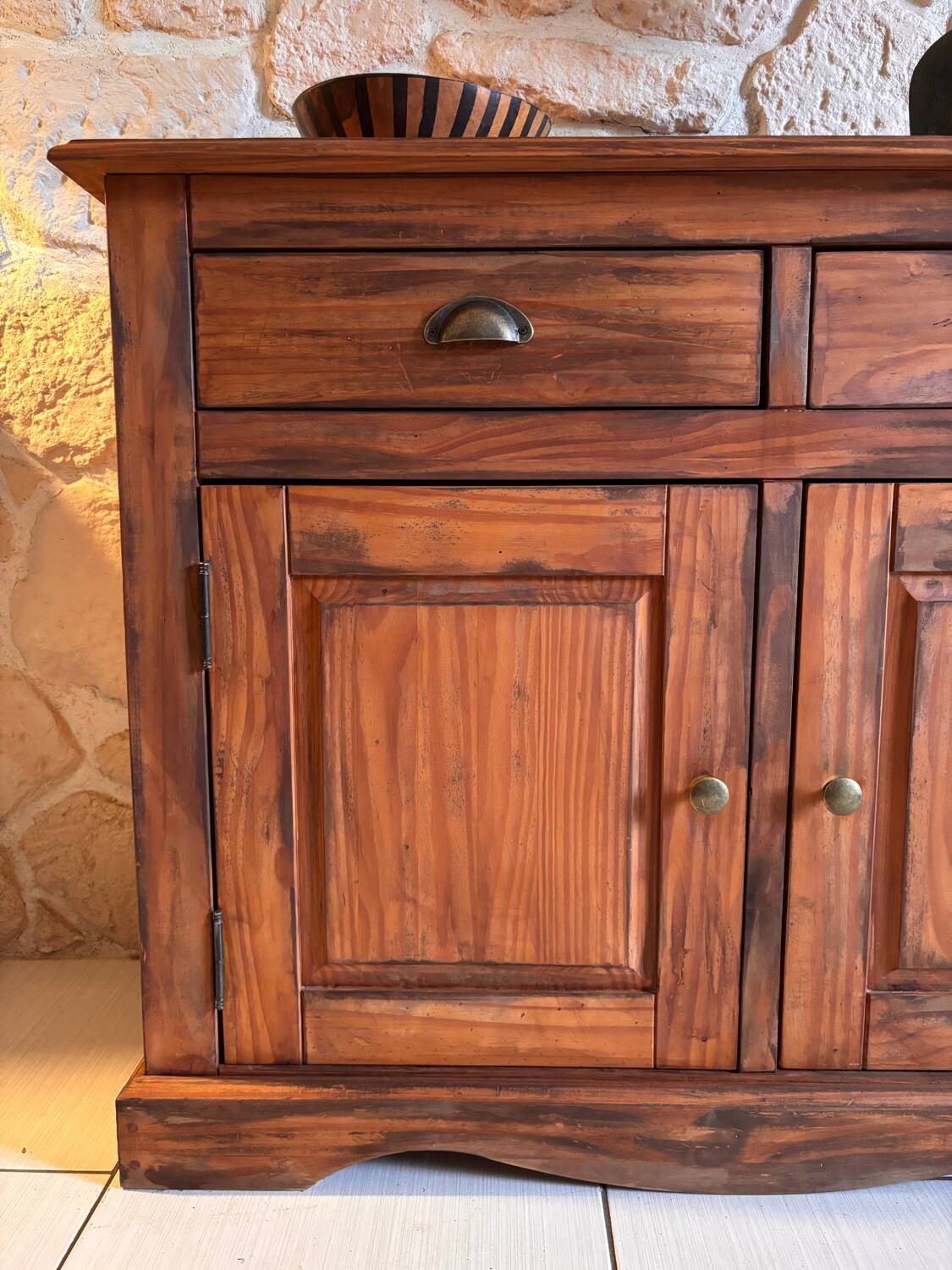 Solid wood sideboard - authentic style