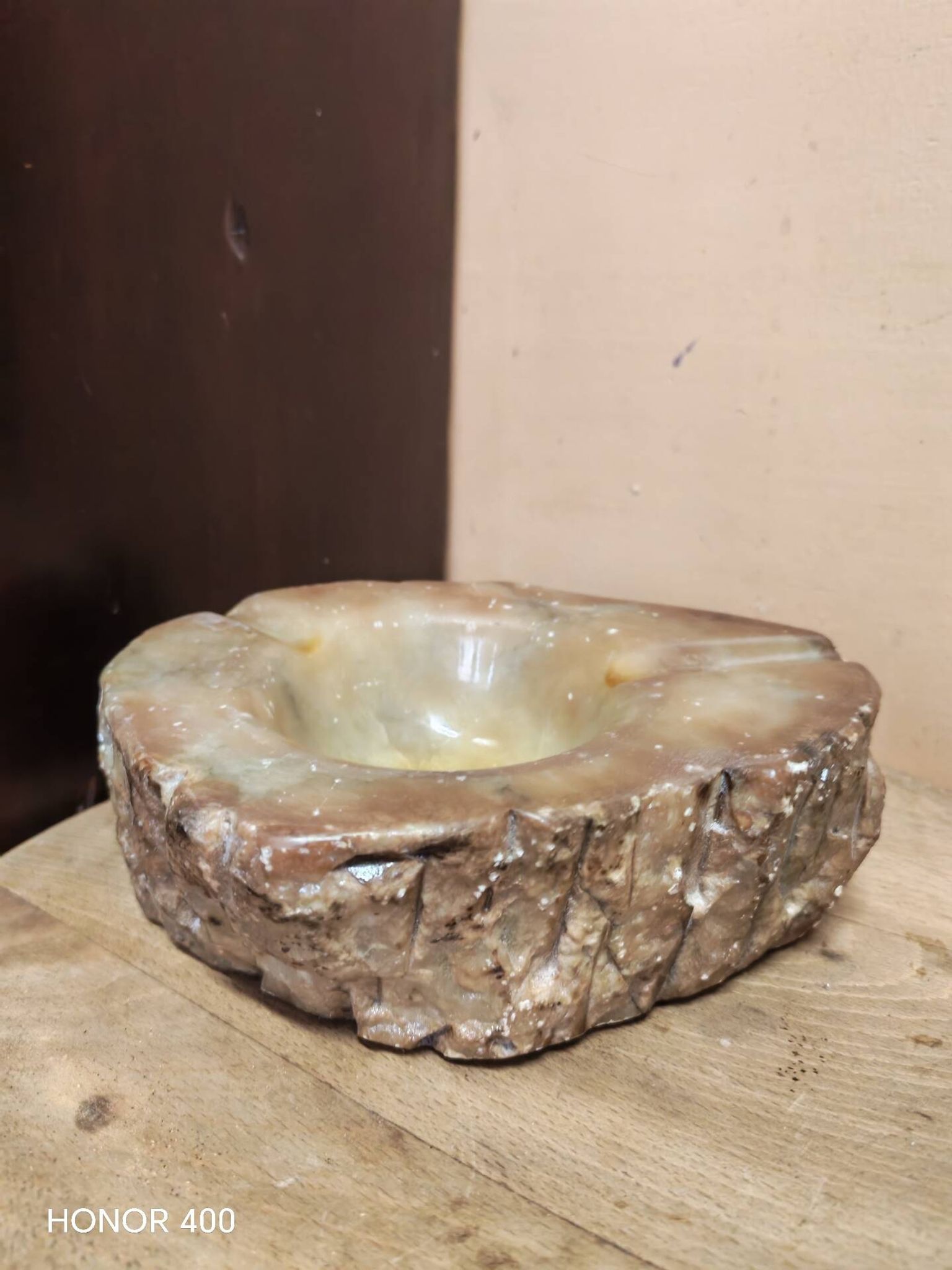 Ashtray in alabaster, brutalist style, Italy 1960.