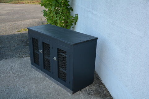 Caged Parisian buffet type breakfast buffet