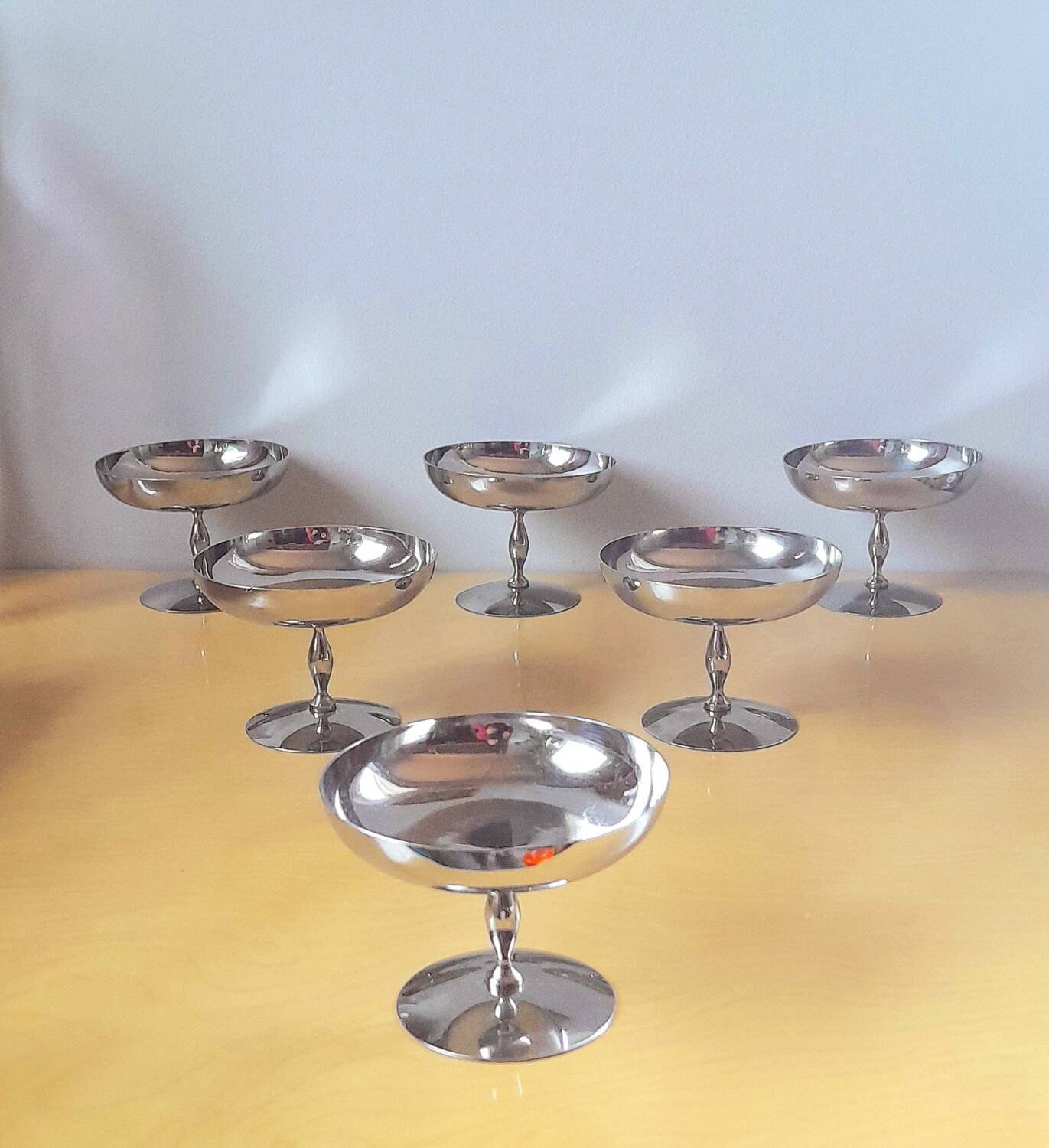 Stainless steel ice cream or dessert cups