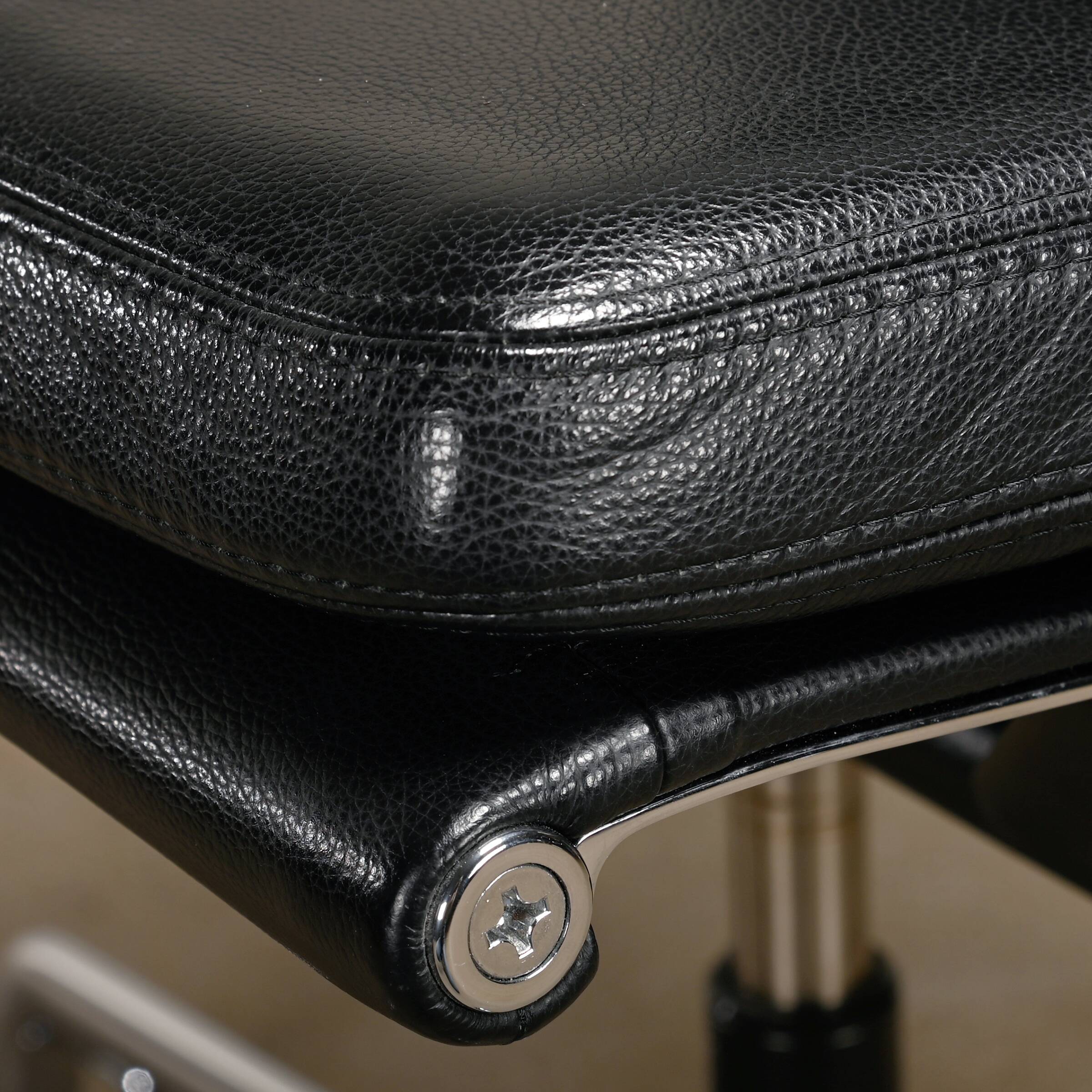 Charles & Ray Eames EA217 Office Chair in Chrome and Black leather, Vitra