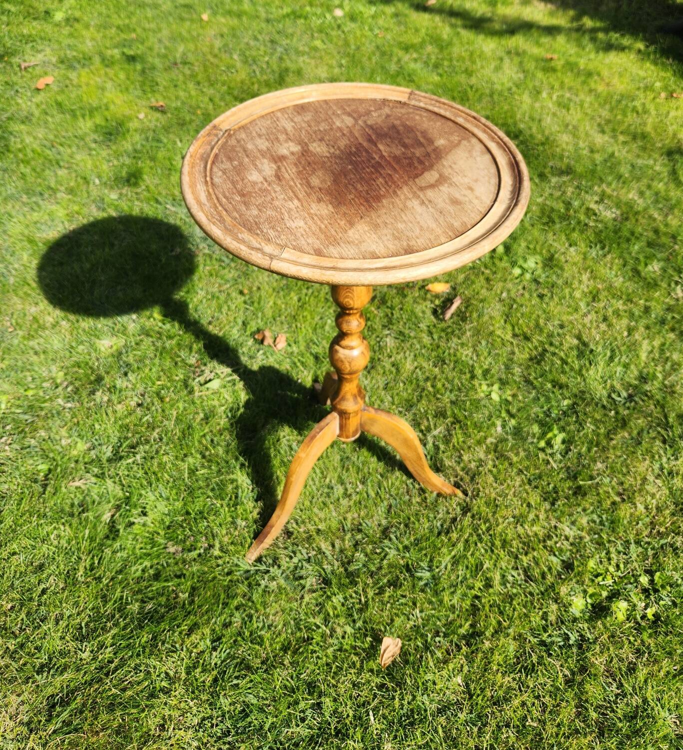 Wooden tripod side table/guéridon