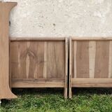 Lit ancien en bois brut