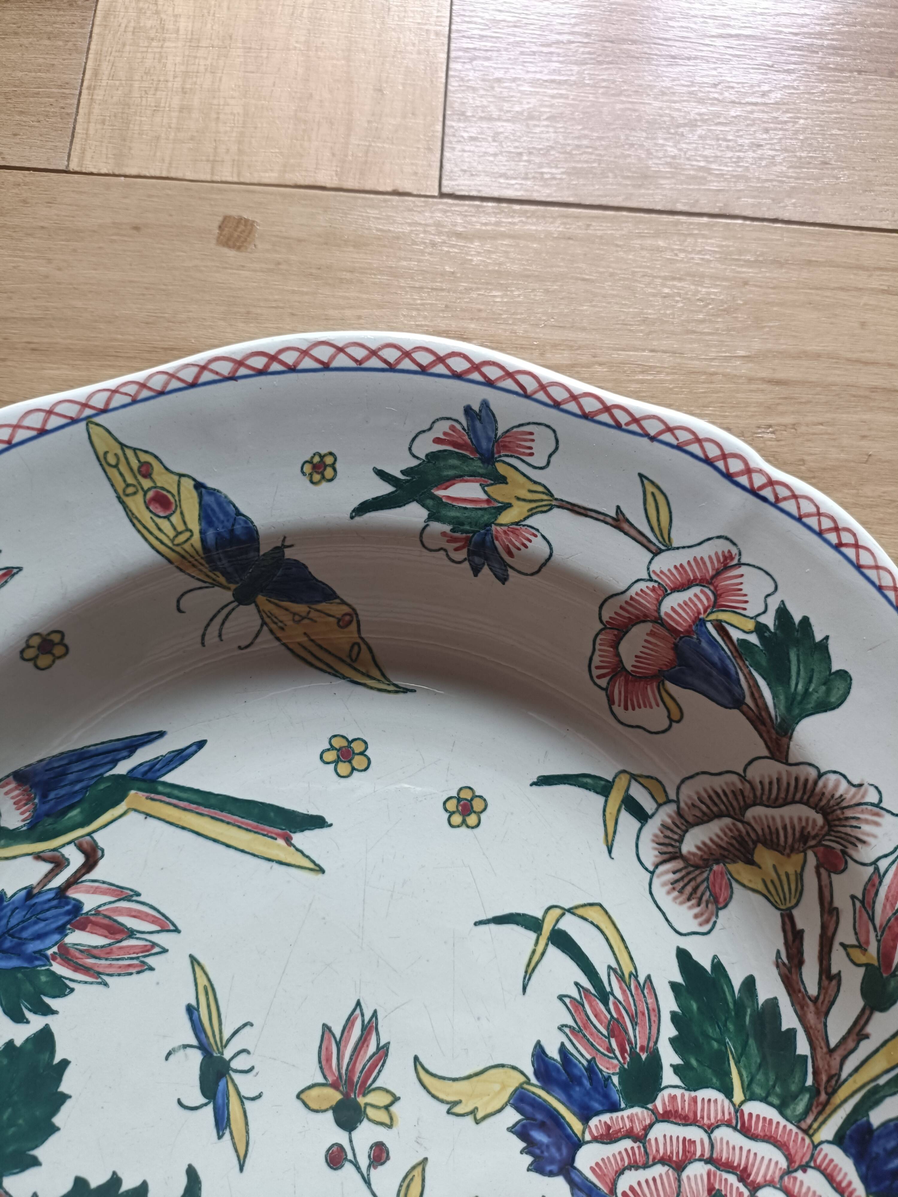 Assiette en faïence décor corne d'abondance