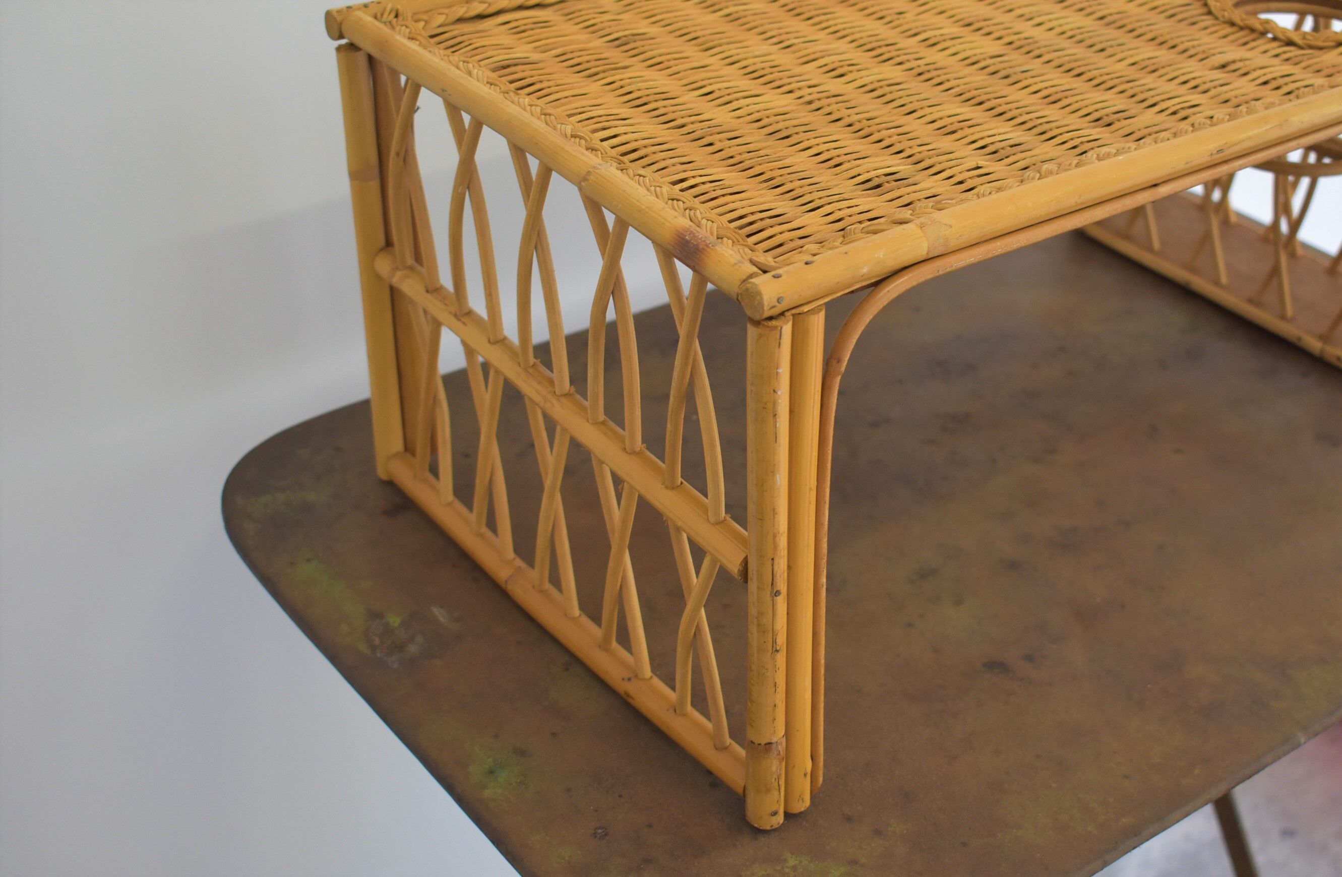 Rattan breakfast platter