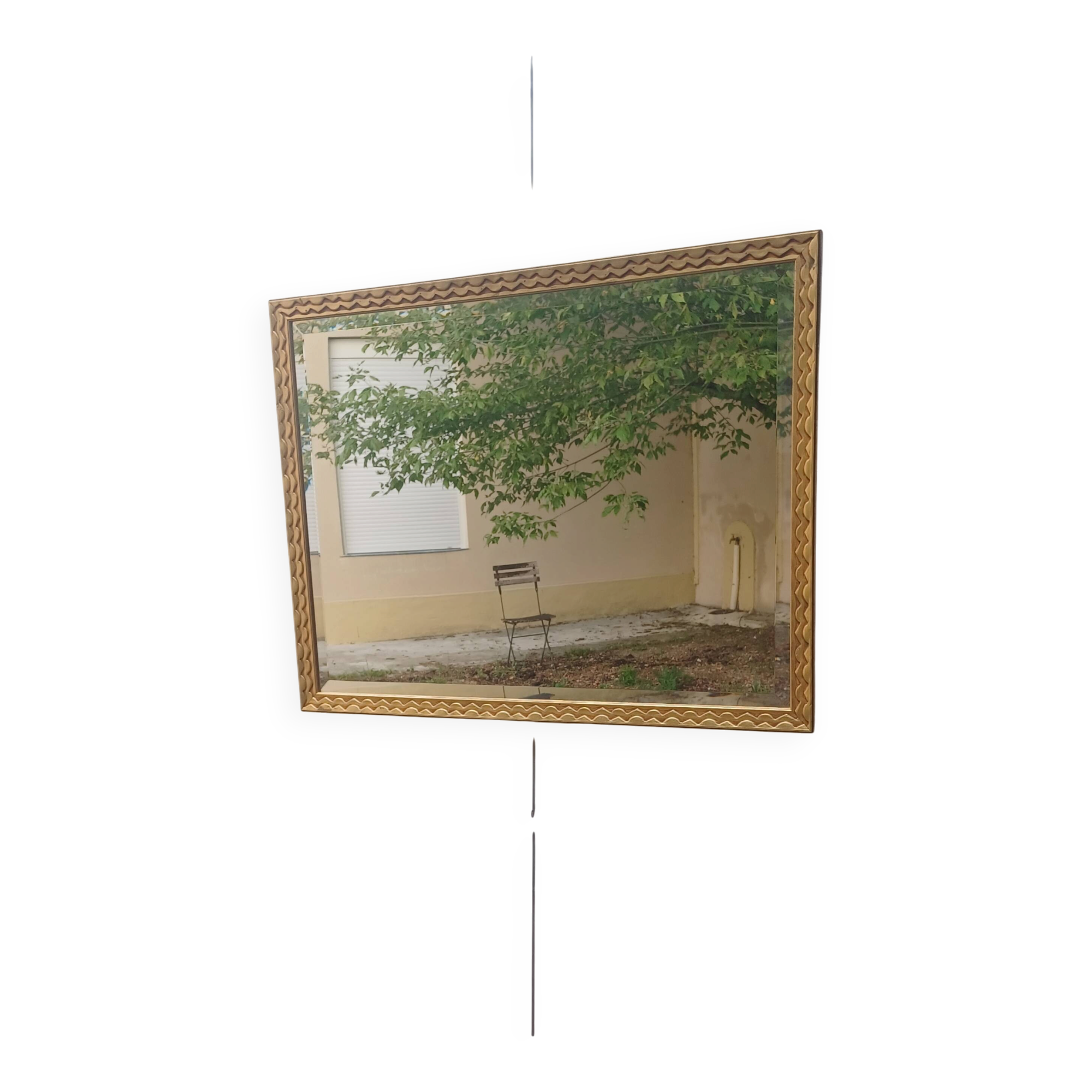 Miroir dore de style art-deco ( 1925-1945) avec  glace biseautee