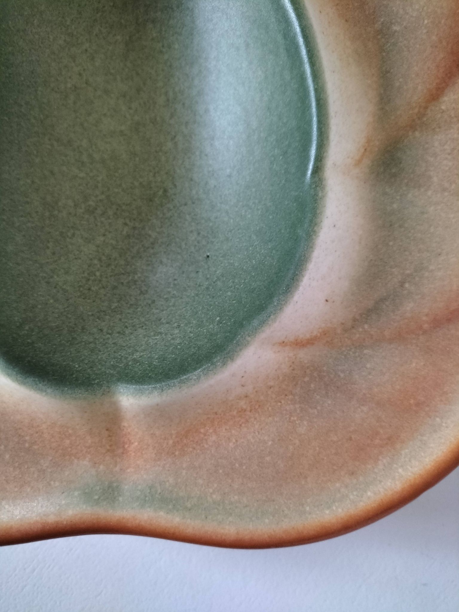 Pair of biomorphic bowls Salins France moss green, 1950s