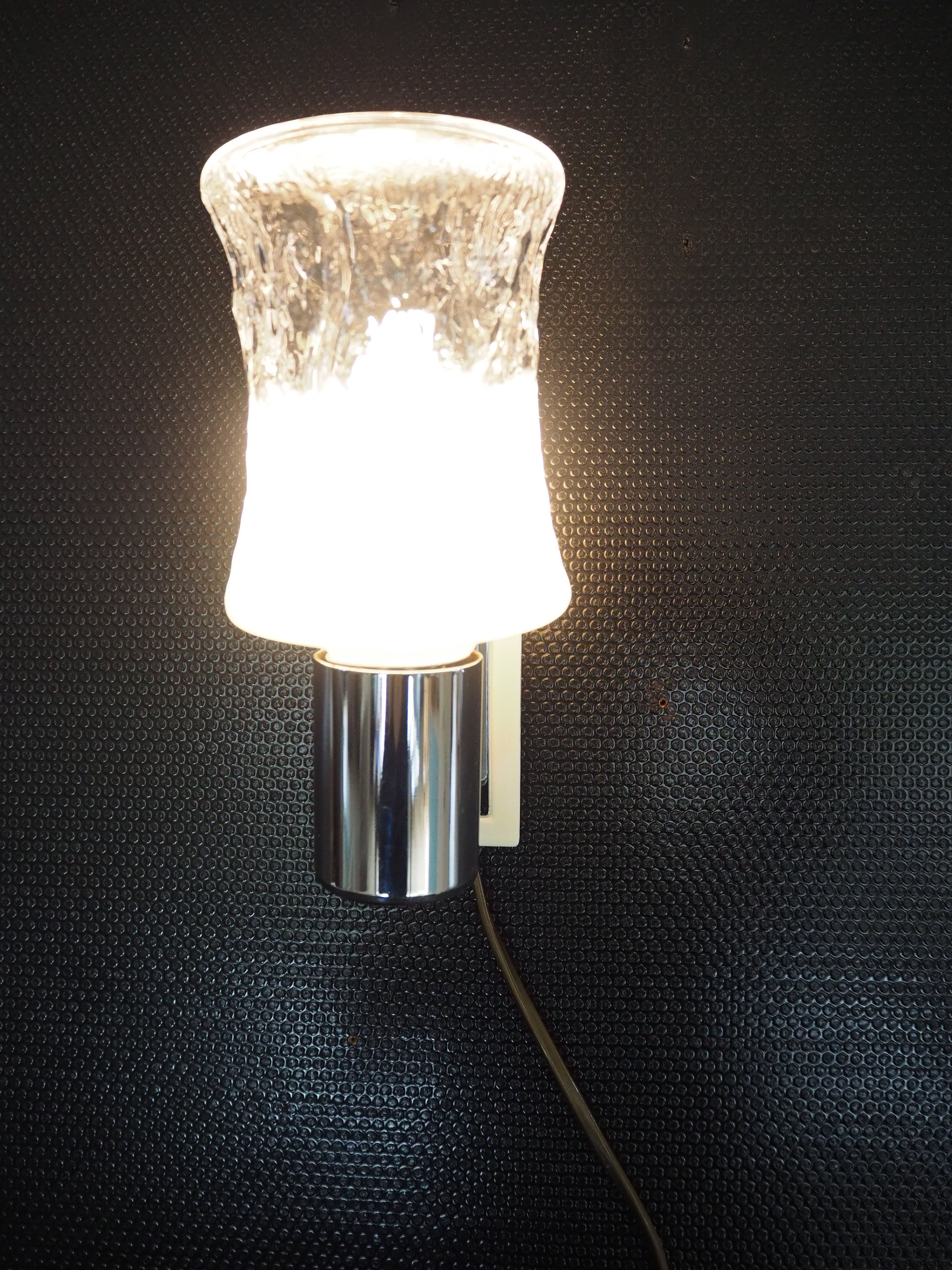 Torch type wall lamp in transparent and white glass