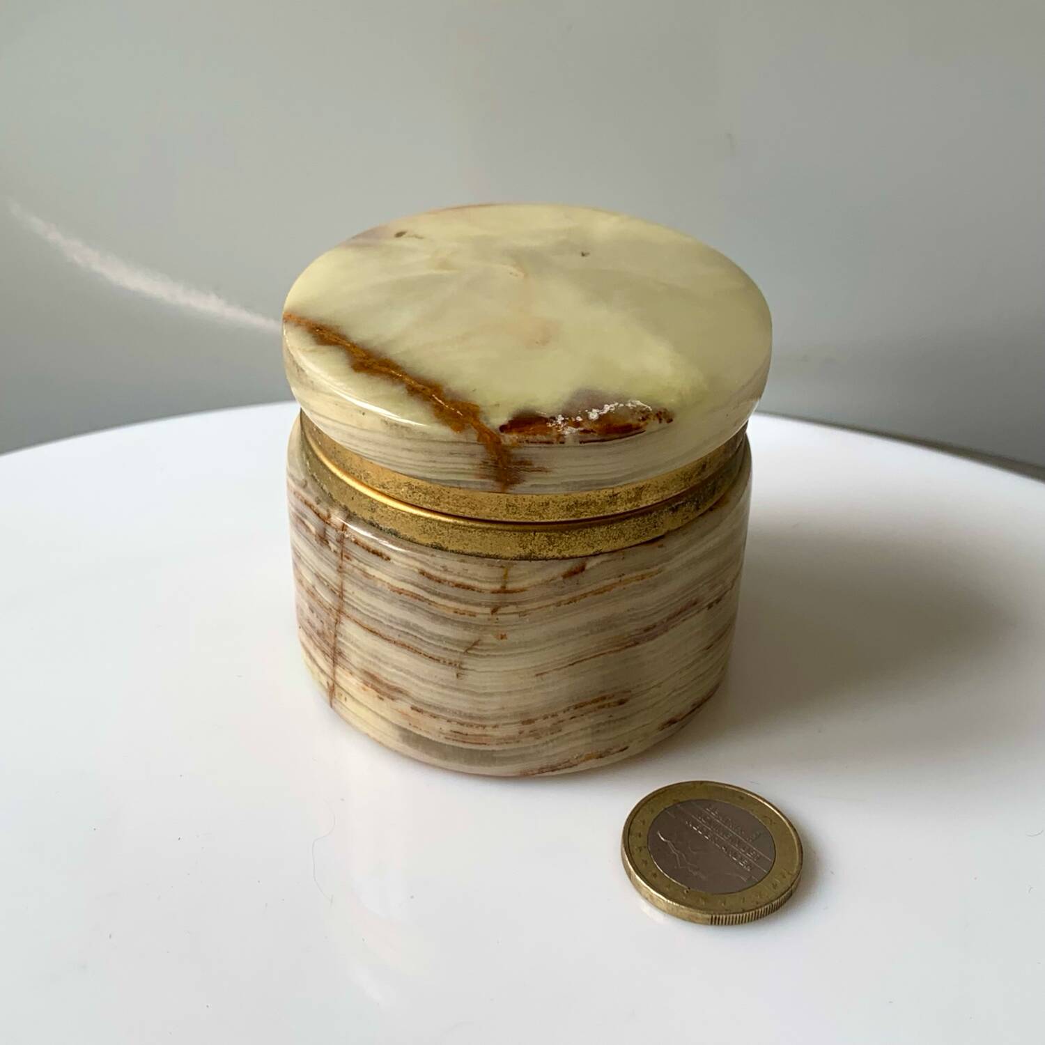 Ancienne boîte ronde onyx laiton vintage