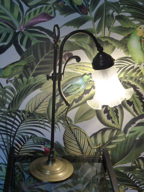 Reglable brass table lamp