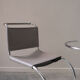Fauteuil et table d'appoint (dans le style de Ludwig Mies van der Rohe et Eileen Gray)
