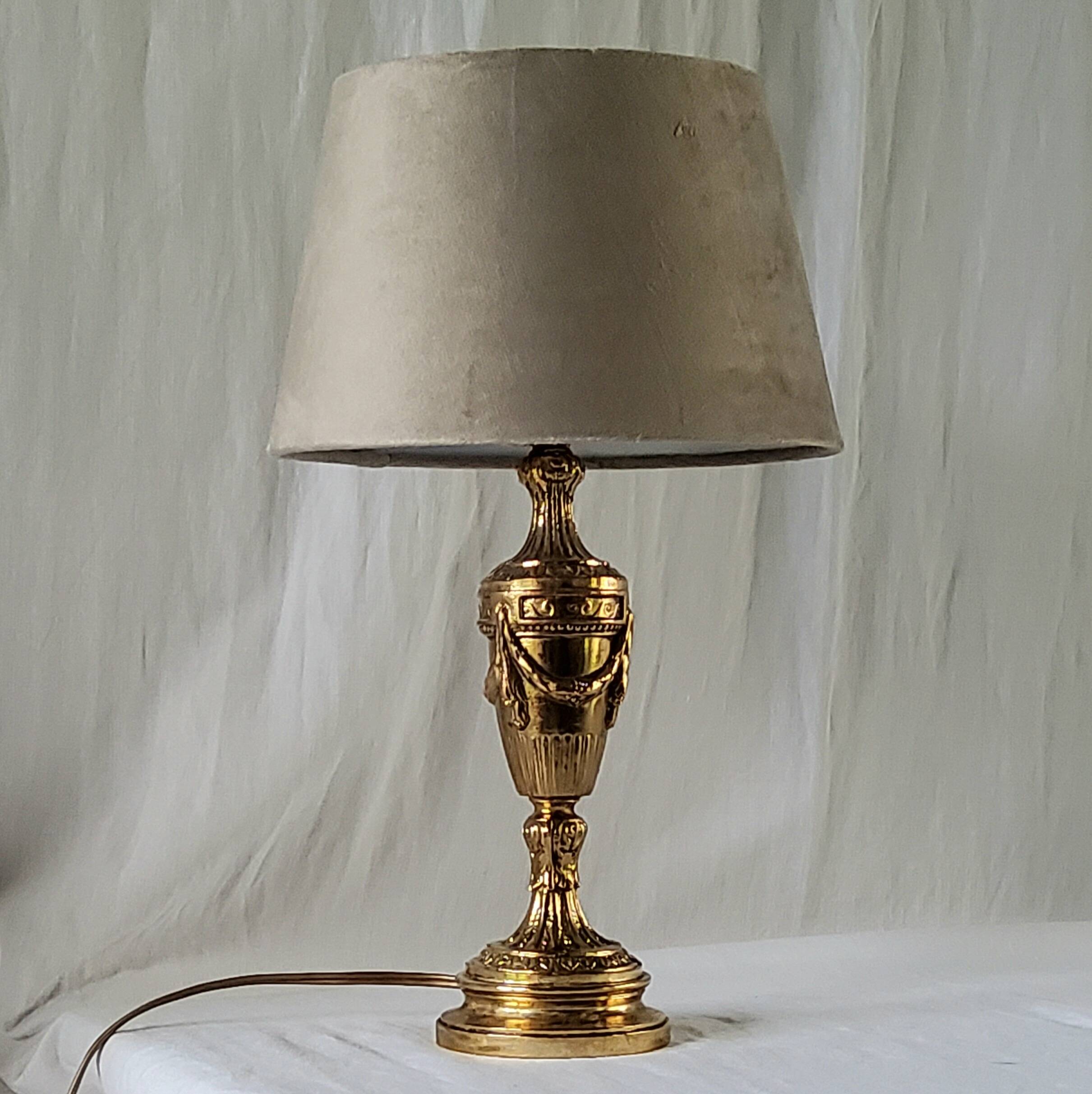 Empire style lamp