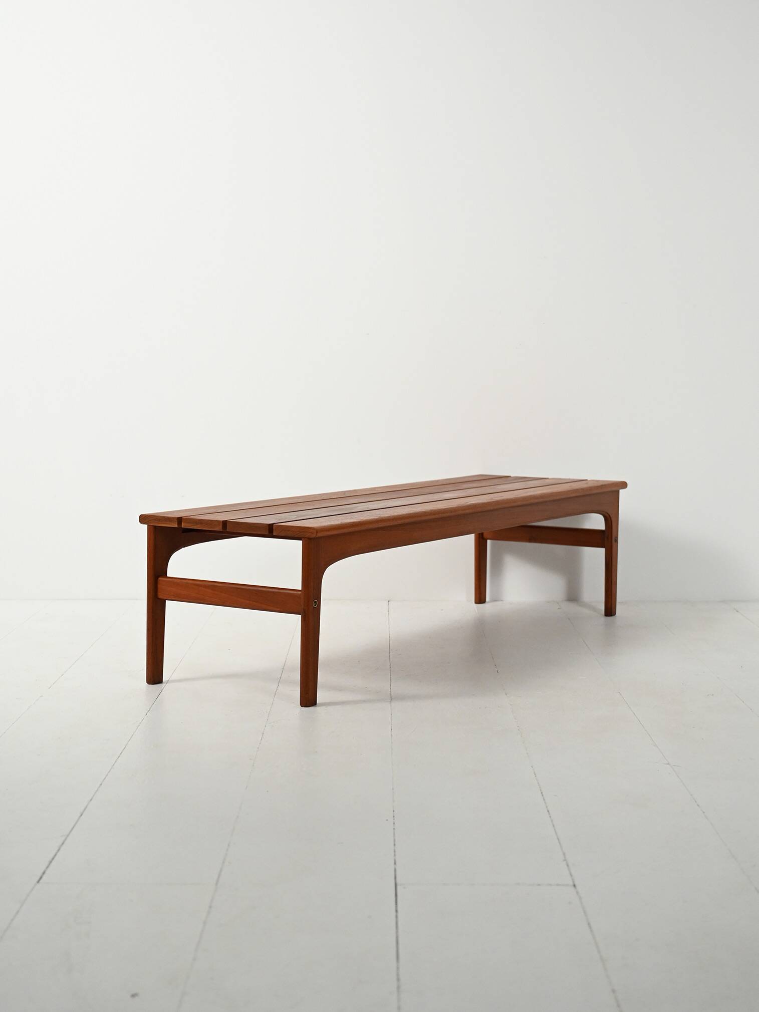 Bench “Kavalkad” by Yngvar Sandström