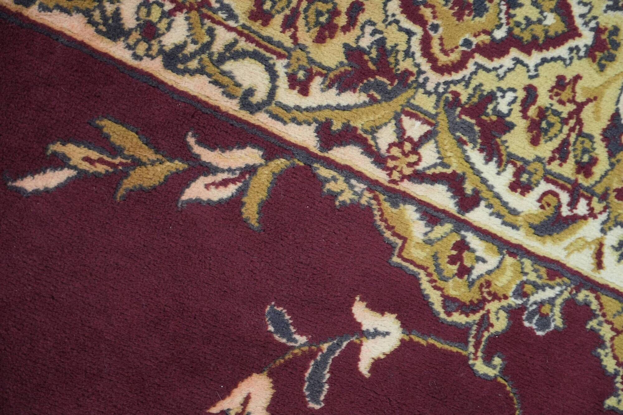 Rug with beautiful patterns in mainly red and yellow colours 296x203cm