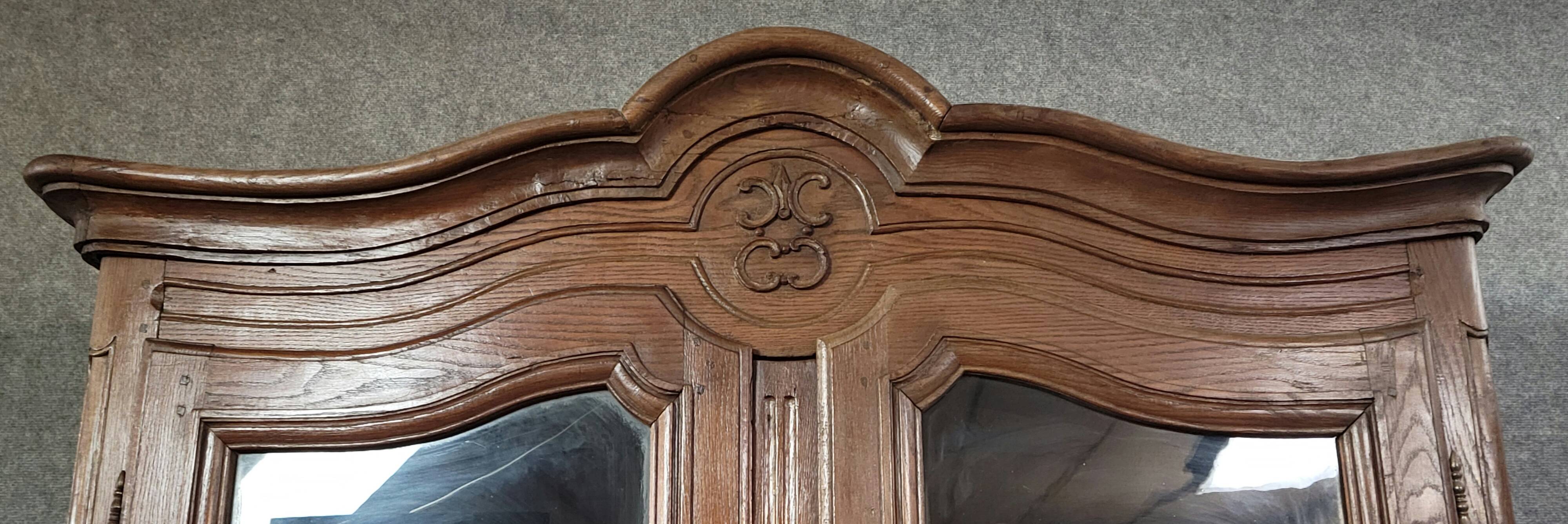 Buffet-Bibliothéque a deux-corps époque Louis XV, réalisé en chêne massif