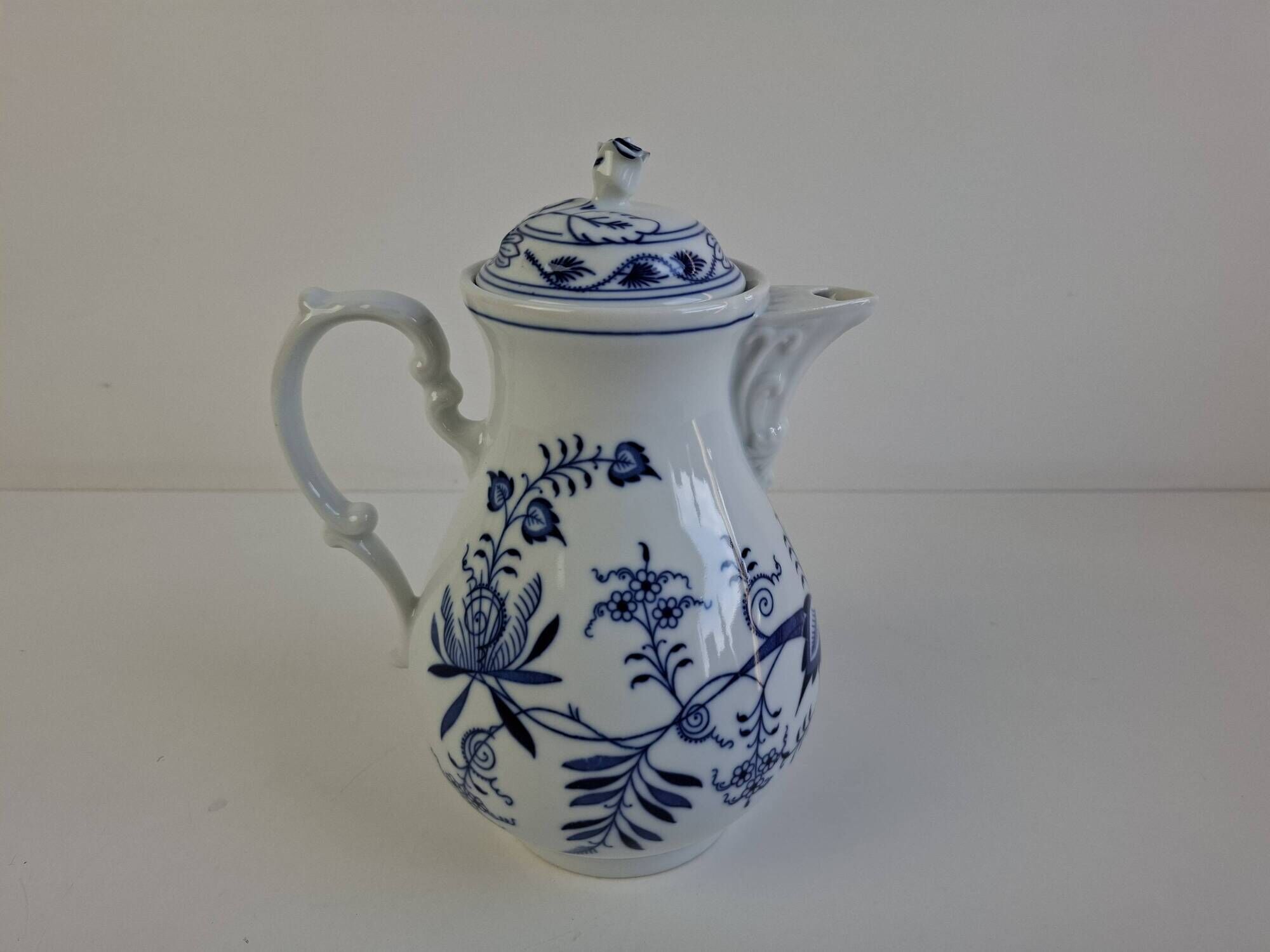 Vintage Dubí Czech Porcelain Blue Onion Cibulák Teapot, c. 1970