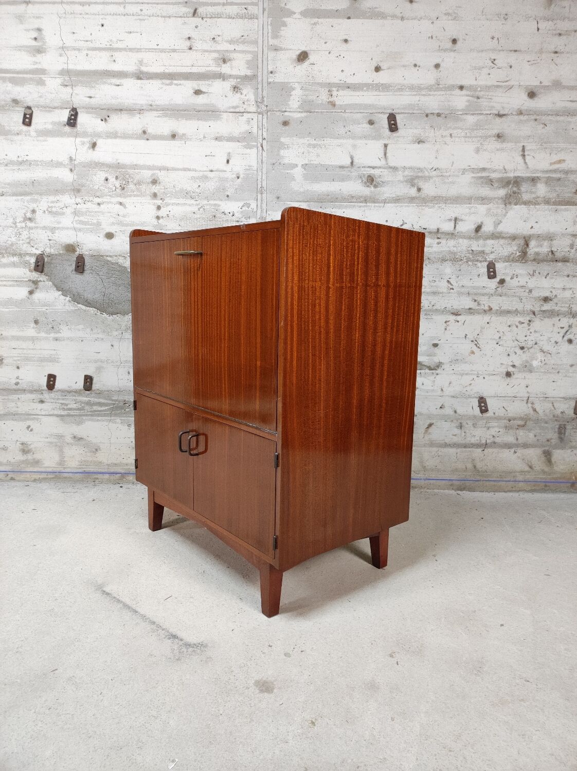 Vintage storage unit