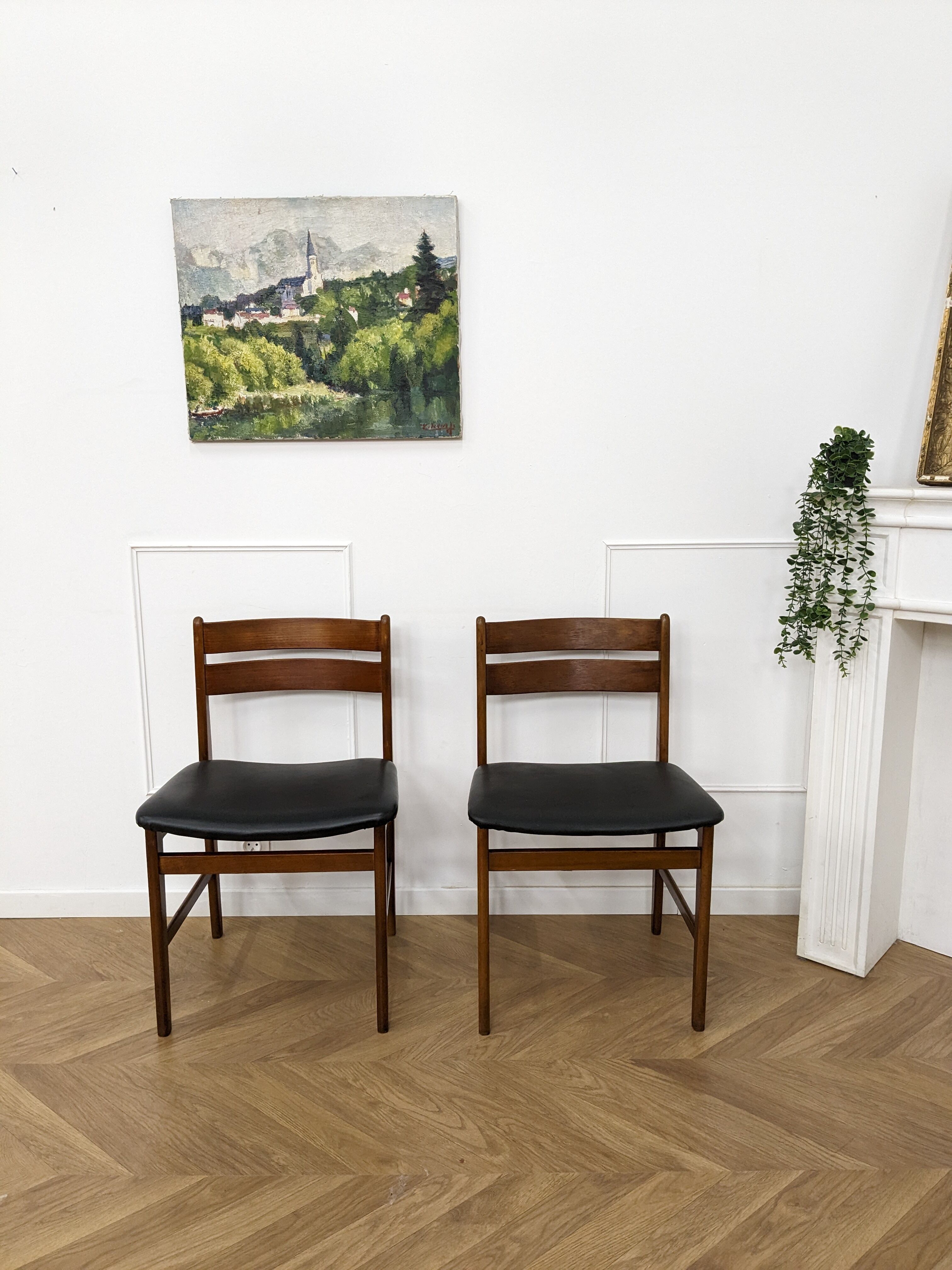 2 Scandinavian chairs