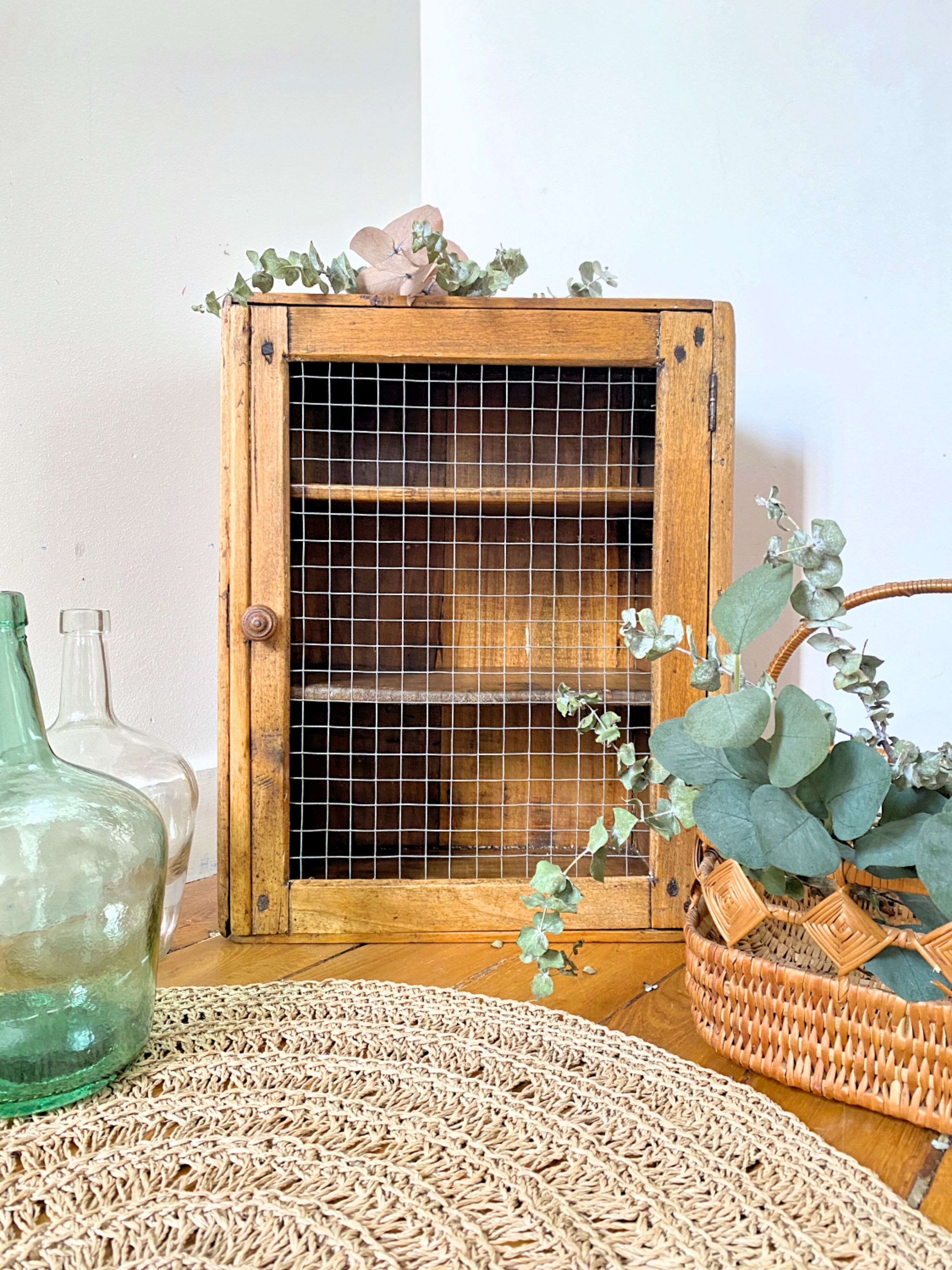 Wooden wall-mounted toilet cabinet