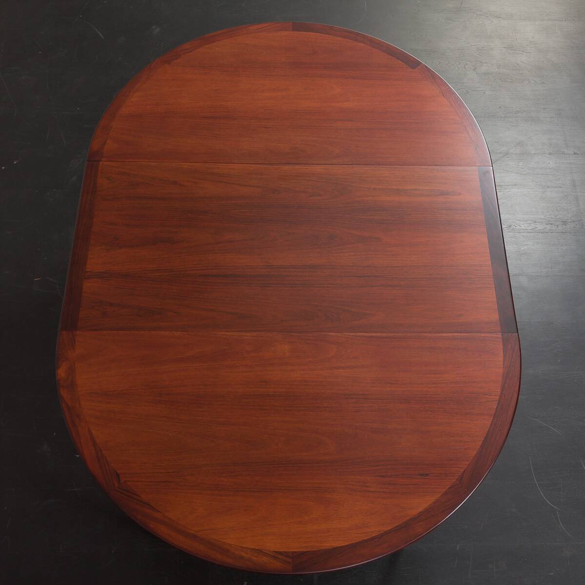 Circular dining table in rosewood, model 'PJ 2-5' by Grete Jalk