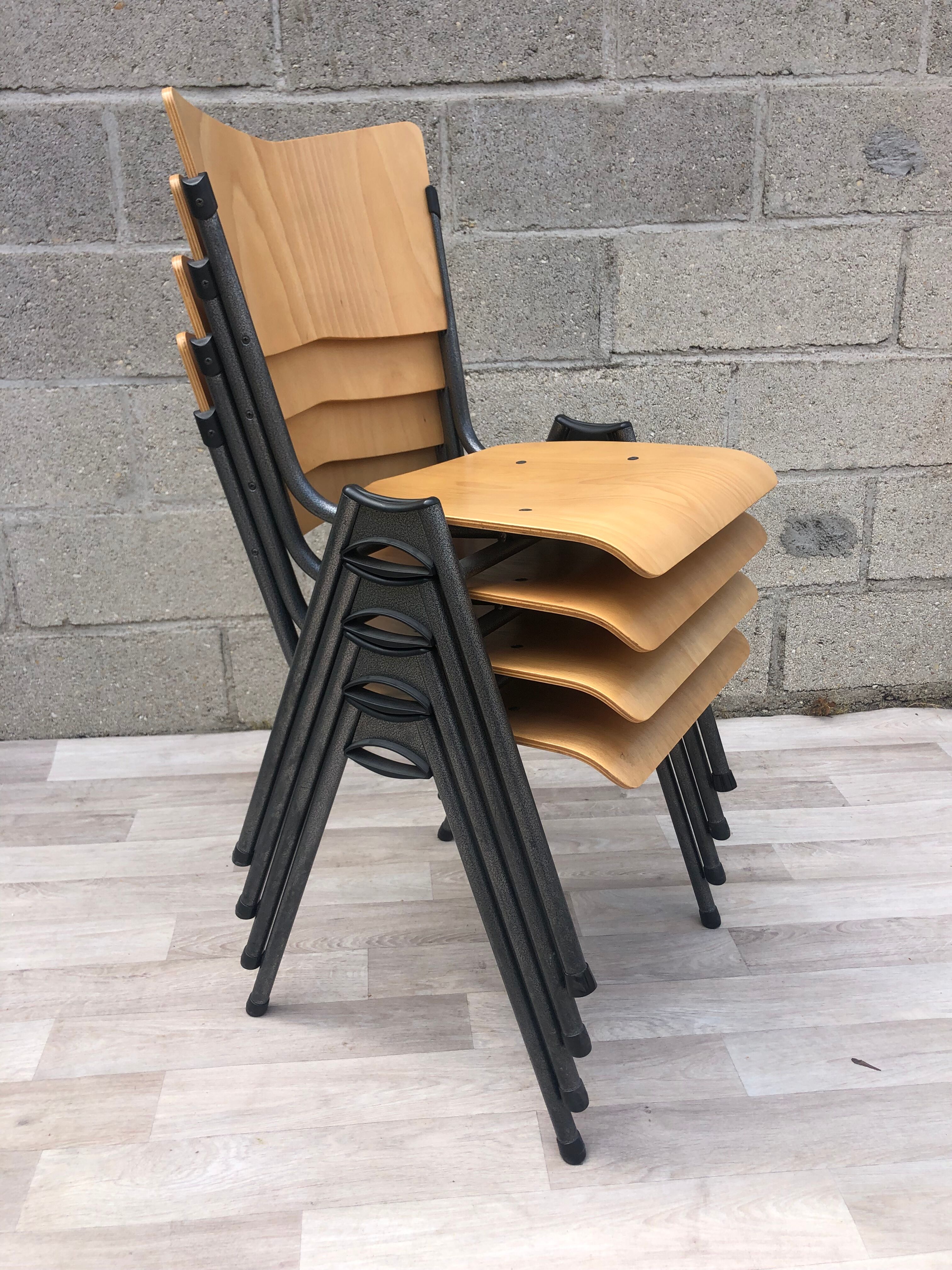 Set of 4 chairs design in wood