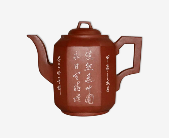 Théière chinoise en grès de Yixing gravée