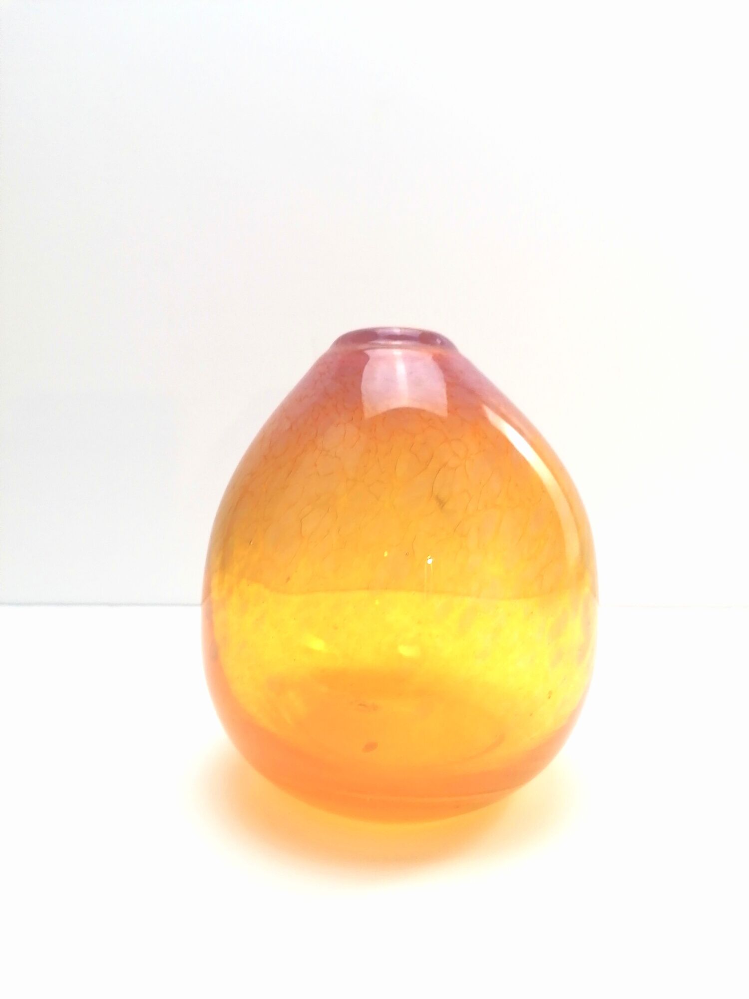 Vase boule orange soufflé à la main de L'Oca Nera (Italie)