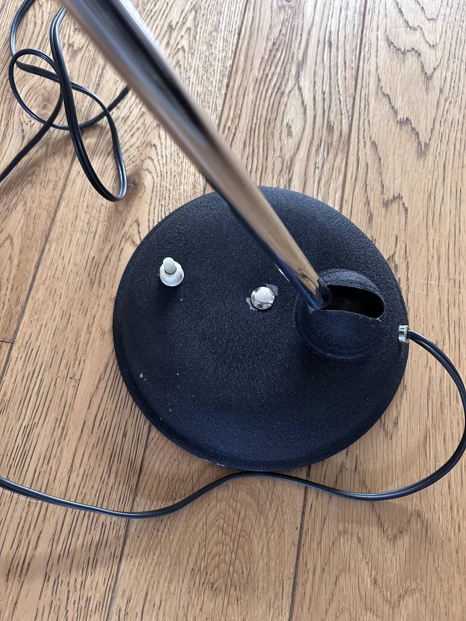 Beautiful articulated Iron lamp