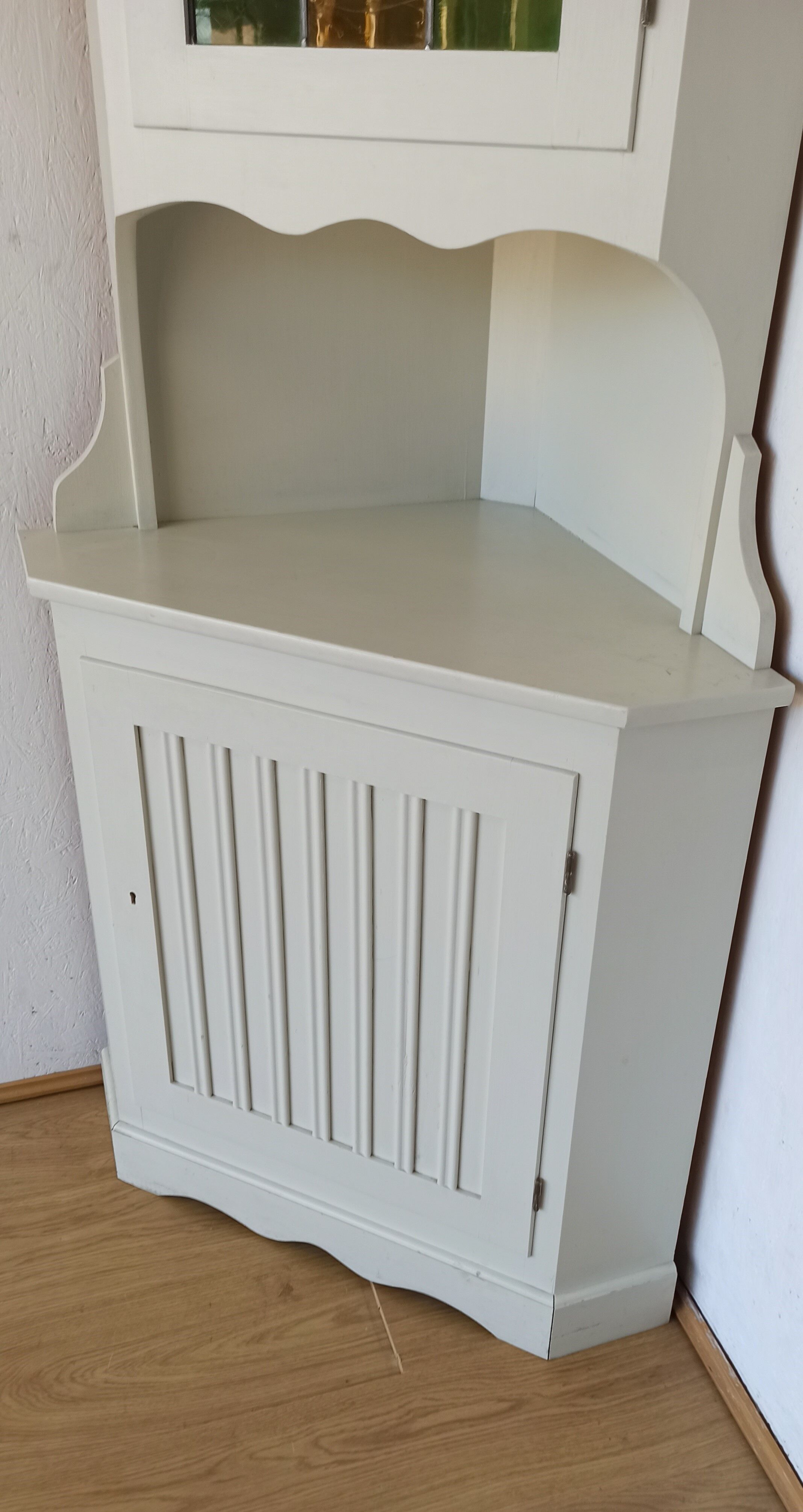 Armoire d’angle blanche Suède années 70