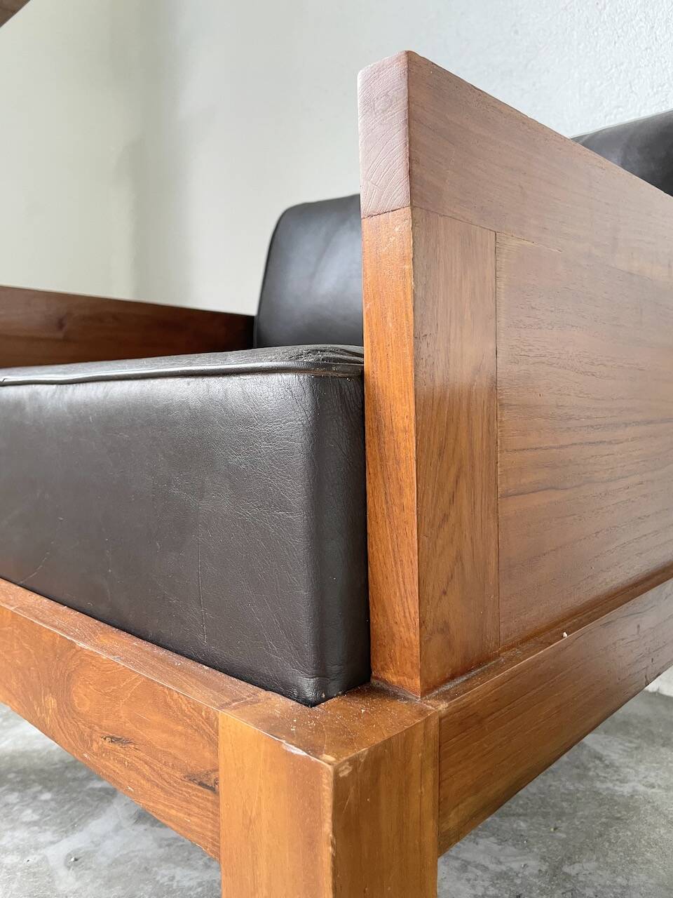 Modernist armchair in exotic wood and leather