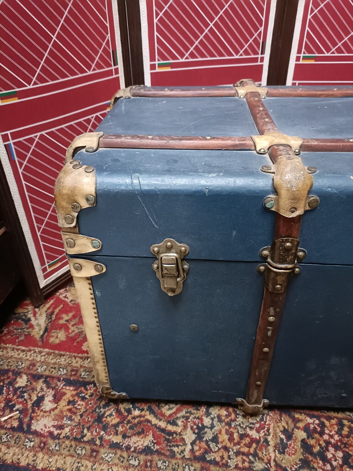 Former D.FES travel trunk trademark, 1950s