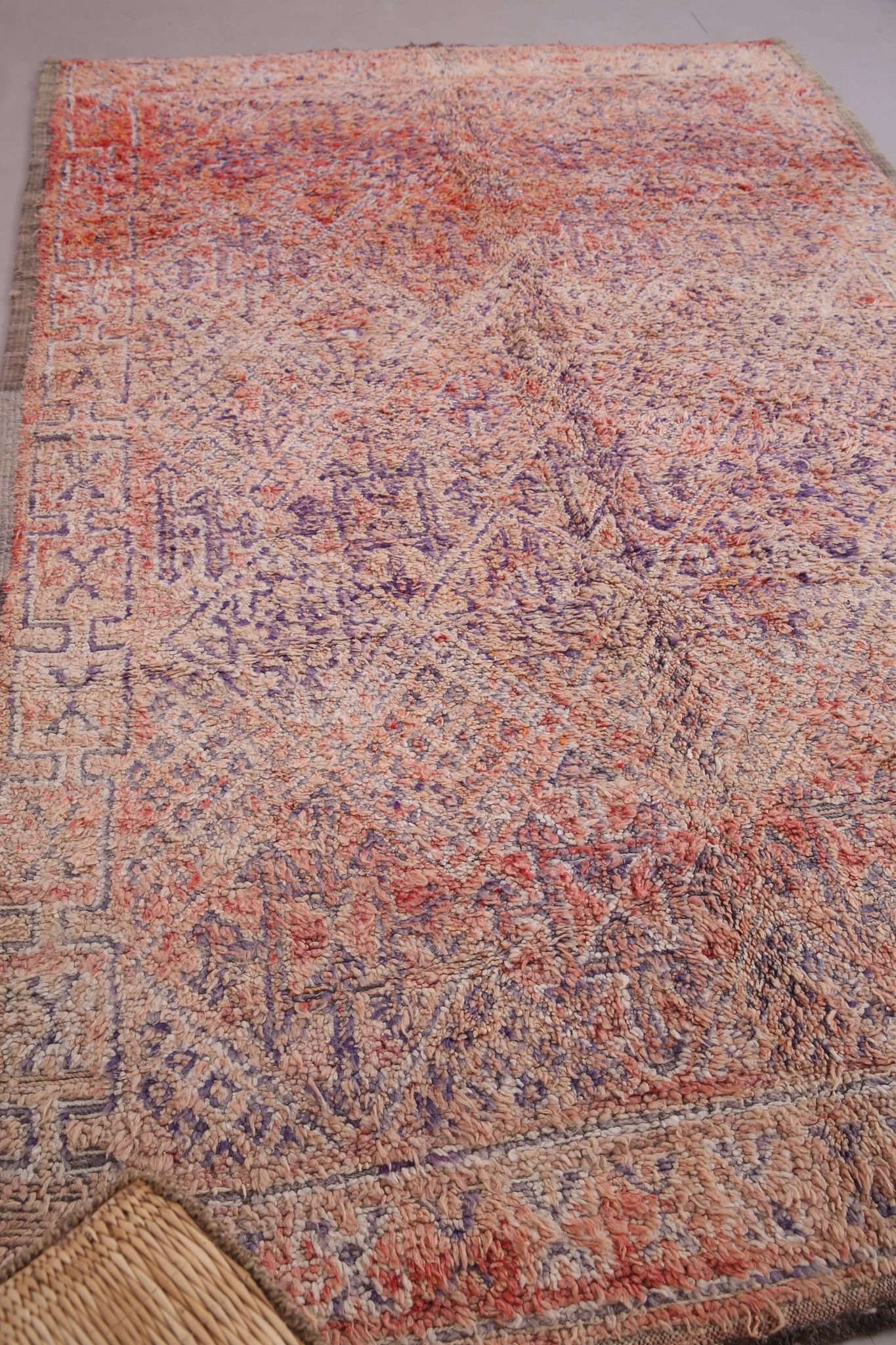 Pink Vintage Moroccan Rug 197 x 320 cm, Berber Wool Rug, Handmade Boho Rug