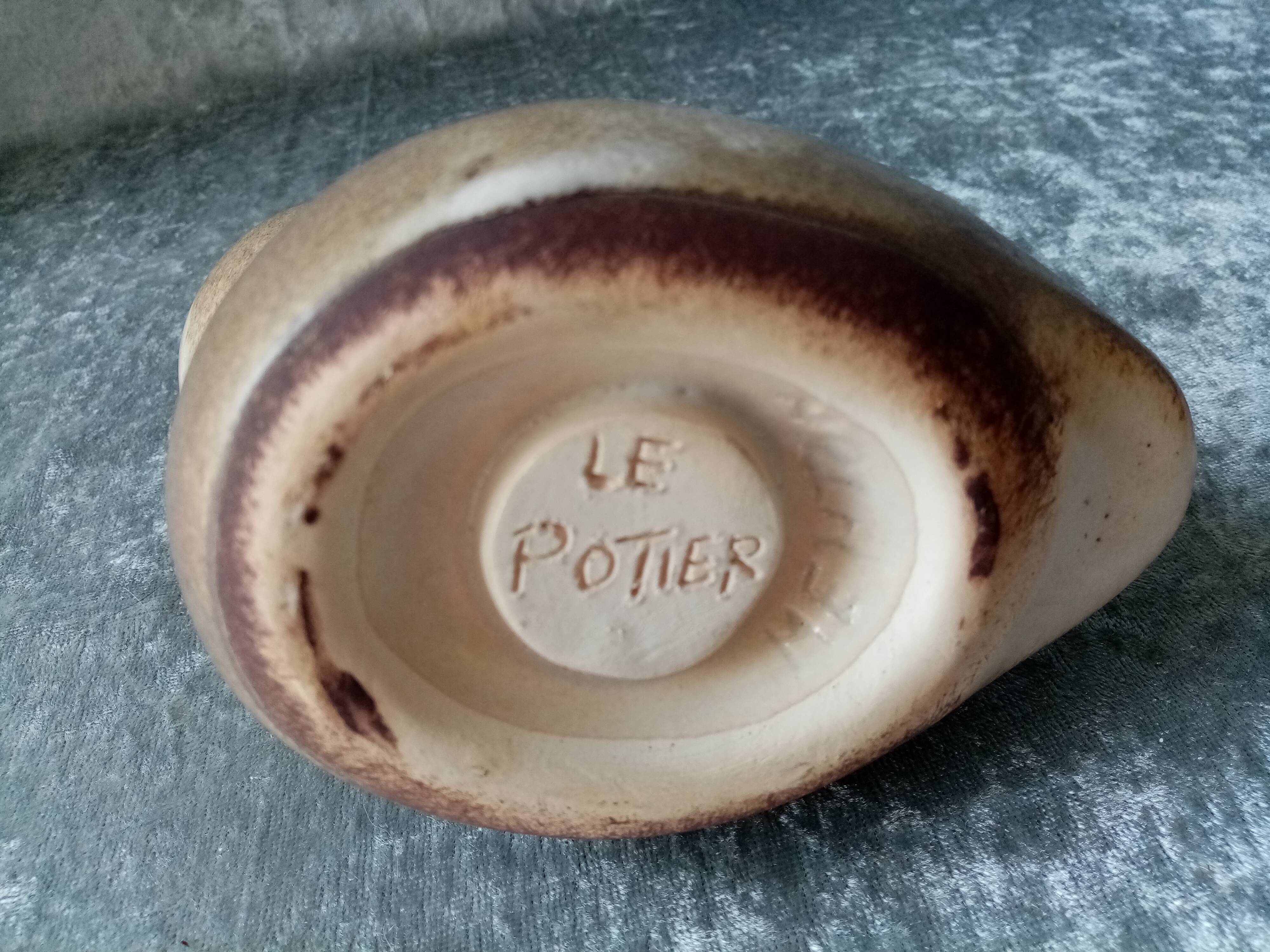 Old ceramic flower stick in the shape of an owl from the 60s signed the potter chin