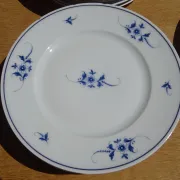 Fine Limoges porcelain dessert service: dish and 12 plates.
