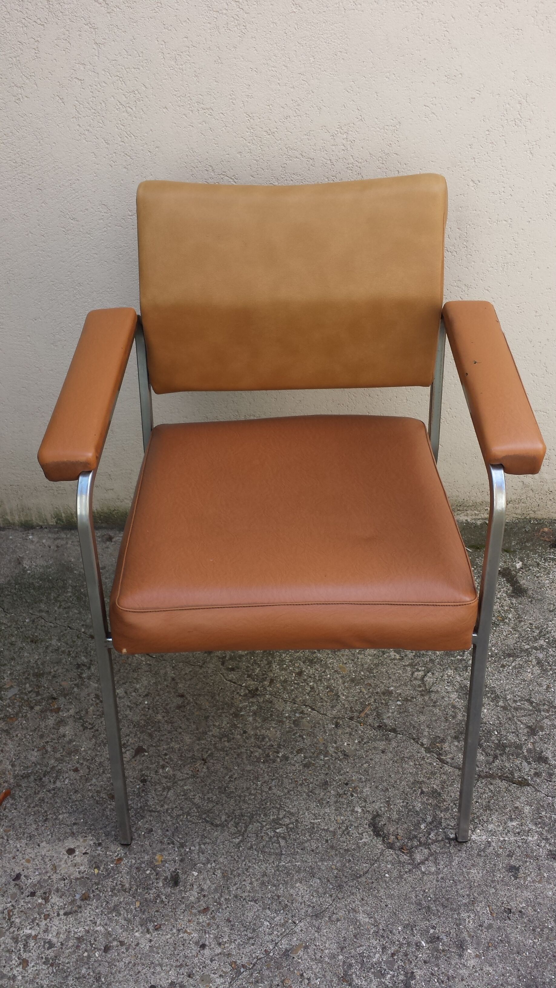 Armchair in skai