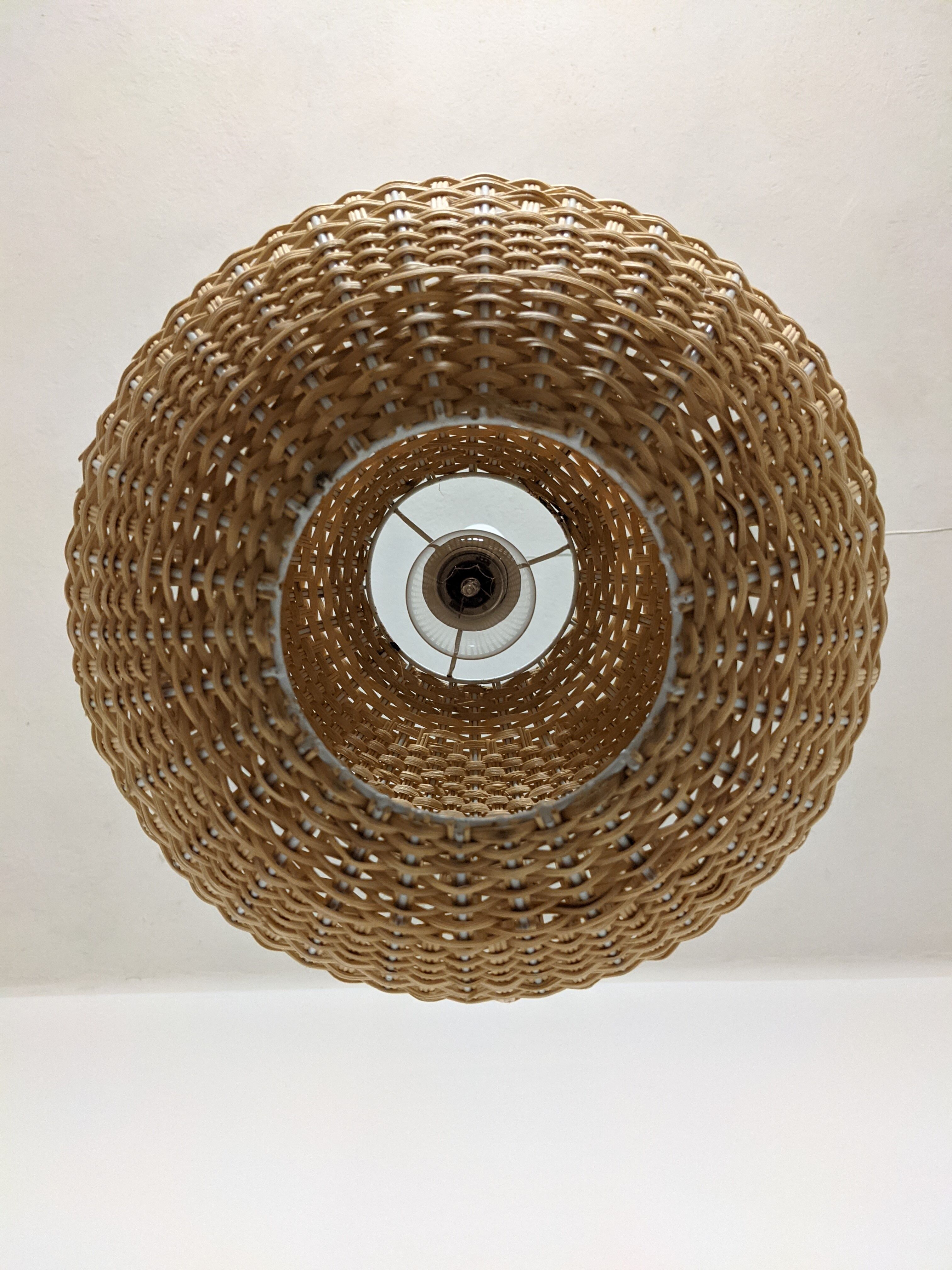 Vintage rattan ball suspension